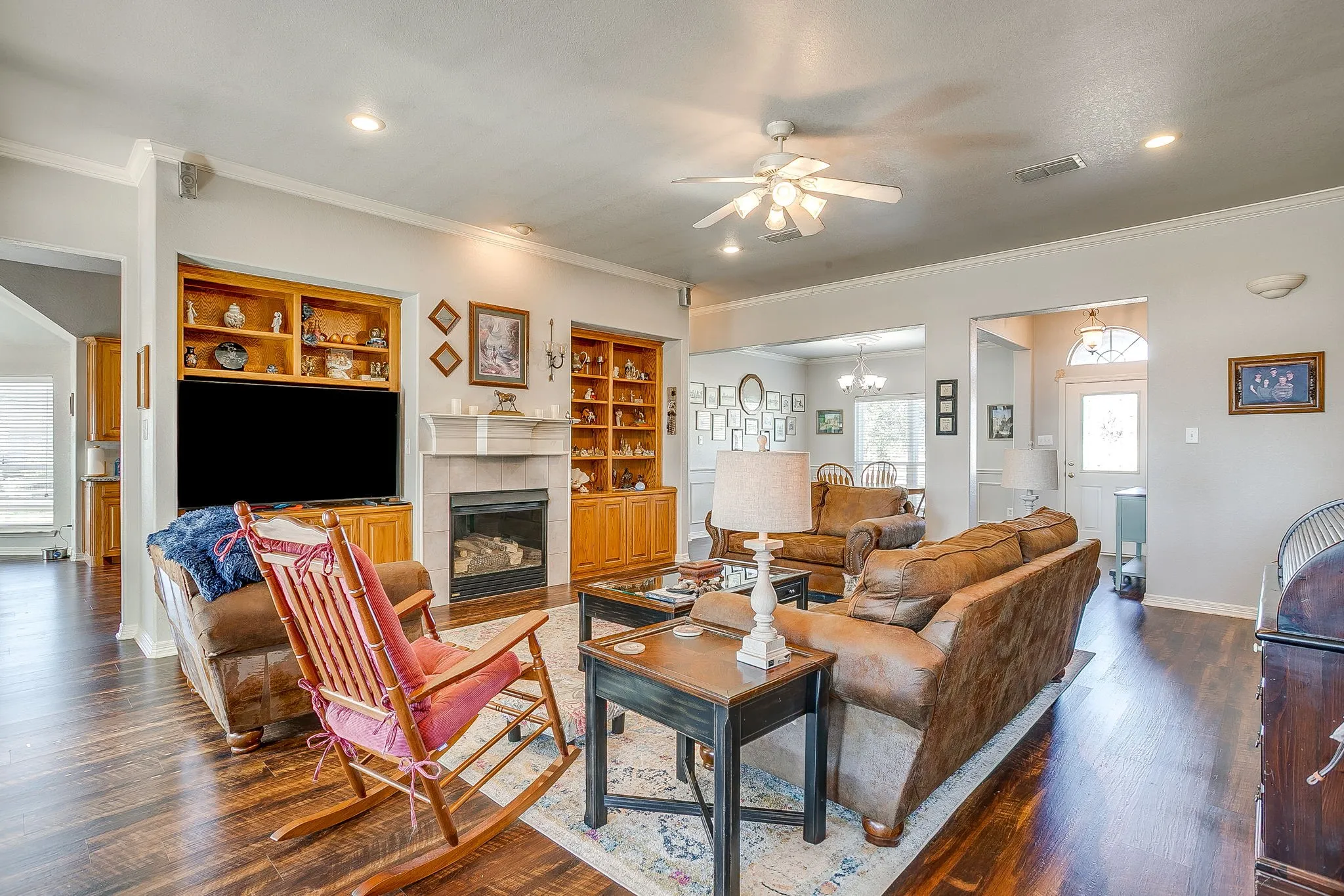 Single Family Residence For Sale in Tarrant County , 801 Creek Hollow Lane, Fort Worth, Texas 76131, 4 Bedroom, 3 Bathroom, 2 Garage spaces, 2,674 Sqft, built in 1998, mls#21243234, Real Estate Agent in Fort Worth, Homes For Sale in Tarrant county, Homes For Sale in Fort Worth, Realtor in Fort Worth Texas, Real Estate Brokerage Independent Realty Texas, Luminita Cordes Realtor