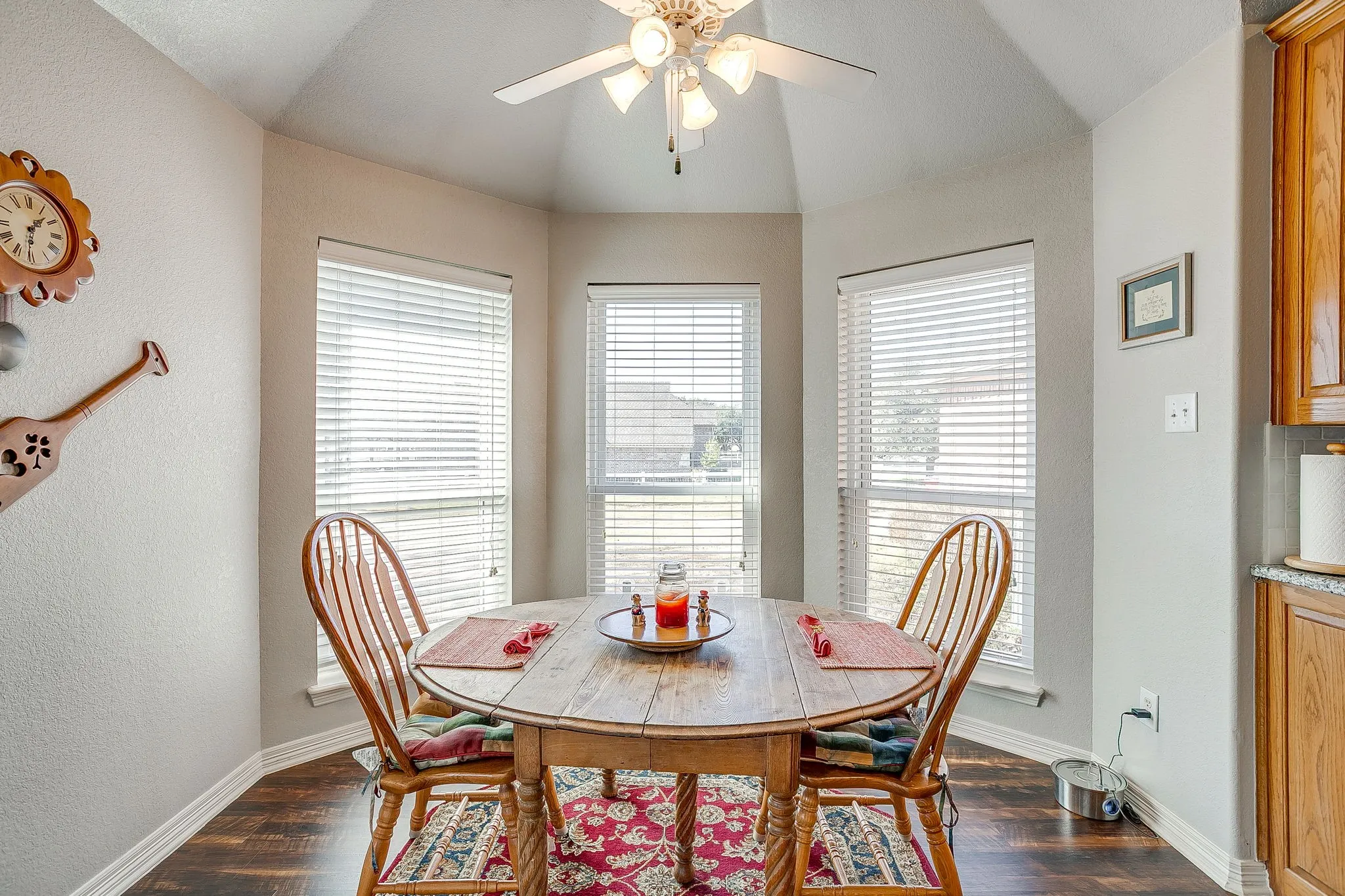 Single Family Residence For Sale in Tarrant County , 801 Creek Hollow Lane, Fort Worth, Texas 76131, 4 Bedroom, 3 Bathroom, 2 Garage spaces, 2,674 Sqft, built in 1998, mls#21243234, Real Estate Agent in Fort Worth, Homes For Sale in Tarrant county, Homes For Sale in Fort Worth, Realtor in Fort Worth Texas, Real Estate Brokerage Independent Realty Texas, Luminita Cordes Realtor