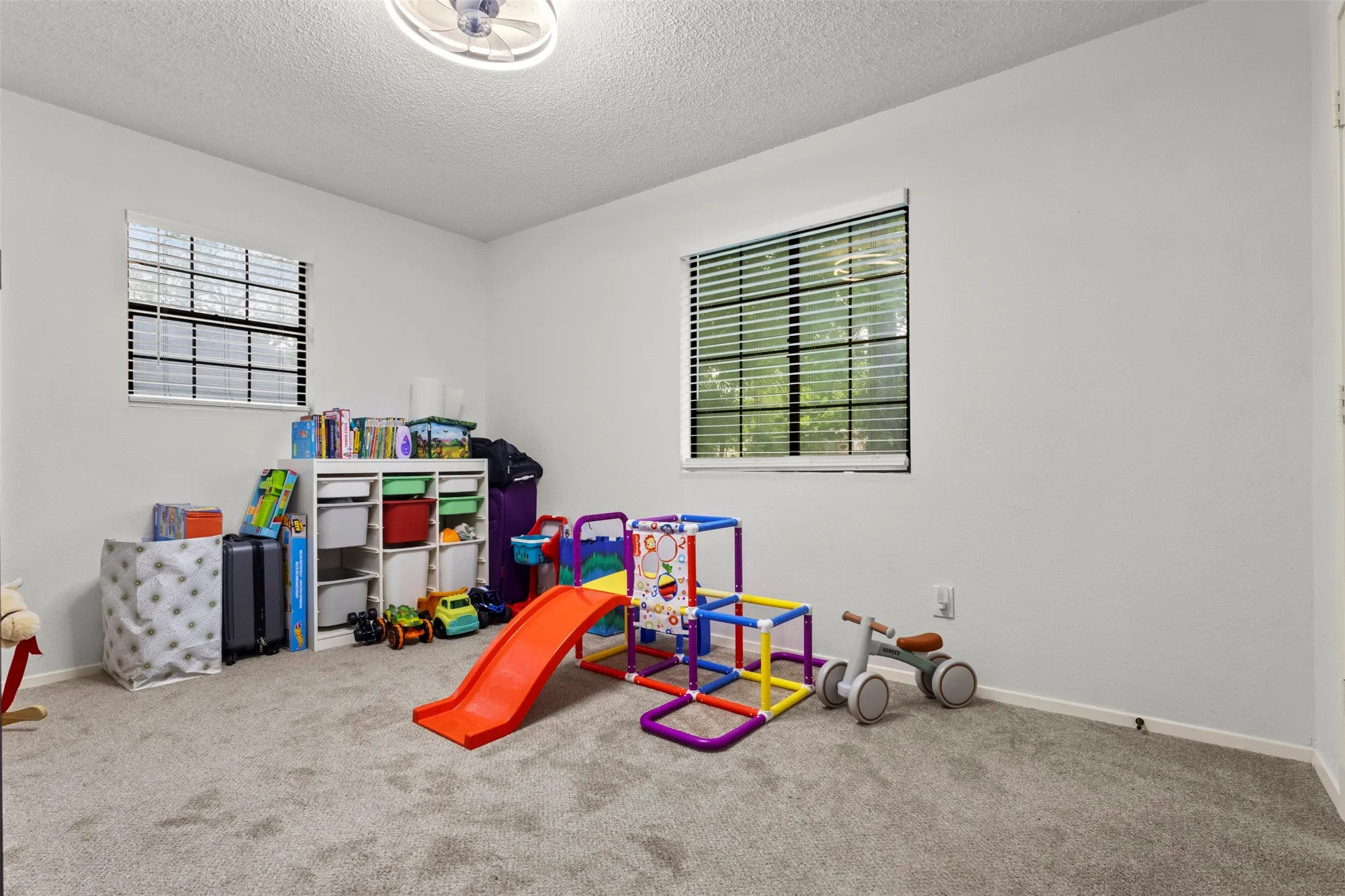 Single Family Residence For Sale in Dallas County , 5418 Singleton Boulevard, Dallas, Texas 75212, 3 Bedrooms, 2 Bathrooms, Garage spaces, 1,427 Sqft, built in 1991, Preowned, Price $288,000, mls#21241984, Real Estate Agent in Dallas, Homes For Sale in Dallas county, Homes For Sale in Dallas, Realtor in Dallas Texas, Real Estate Brokerage Independent Realty Texas, Luminita Cordes Realtor