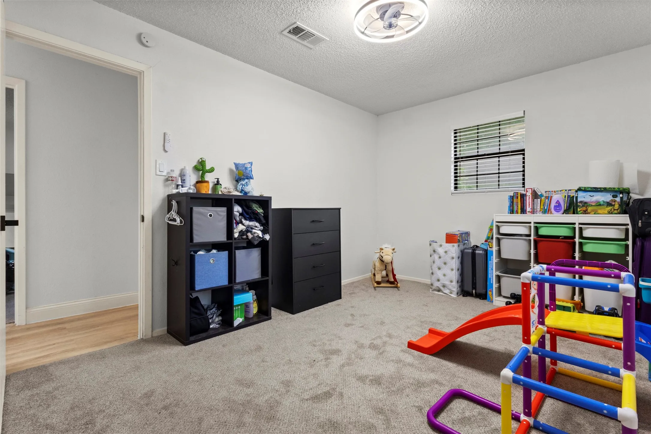 Single Family Residence For Sale in Dallas County , 5418 Singleton Boulevard, Dallas, Texas 75212, 3 Bedrooms, 2 Bathrooms, Garage spaces, 1,427 Sqft, built in 1991, Preowned, Price $288,000, mls#21241984, Real Estate Agent in Dallas, Homes For Sale in Dallas county, Homes For Sale in Dallas, Realtor in Dallas Texas, Real Estate Brokerage Independent Realty Texas, Luminita Cordes Realtor