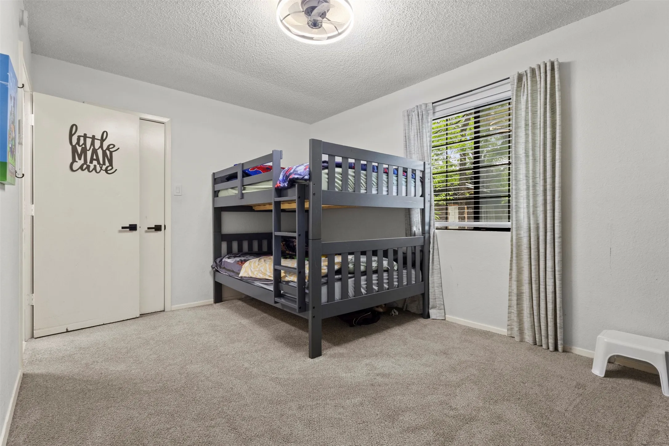 Single Family Residence For Sale in Dallas County , 5418 Singleton Boulevard, Dallas, Texas 75212, 3 Bedrooms, 2 Bathrooms, Garage spaces, 1,427 Sqft, built in 1991, Preowned, Price $288,000, mls#21241984, Real Estate Agent in Dallas, Homes For Sale in Dallas county, Homes For Sale in Dallas, Realtor in Dallas Texas, Real Estate Brokerage Independent Realty Texas, Luminita Cordes Realtor
