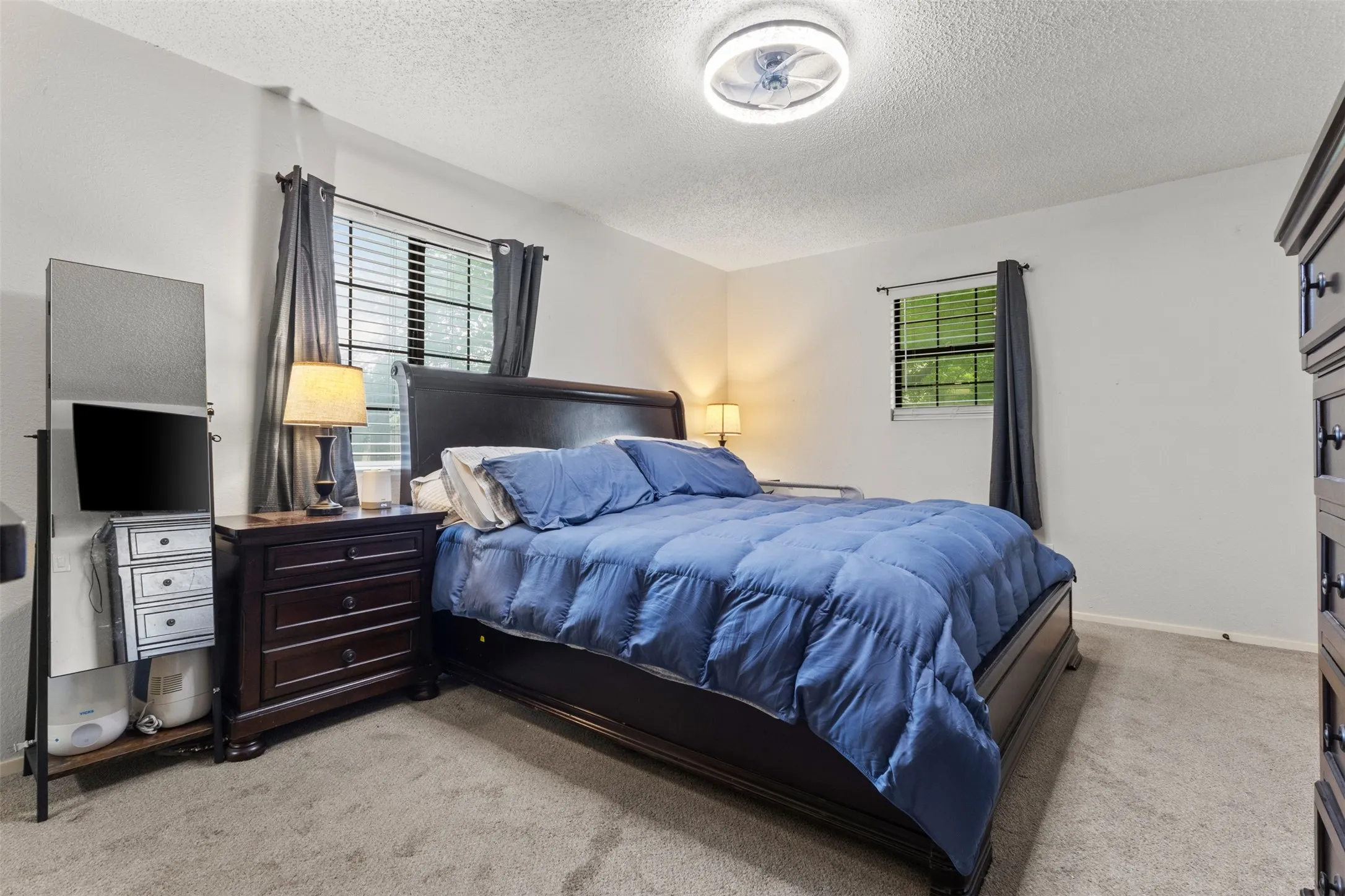 Single Family Residence For Sale in Dallas County , 5418 Singleton Boulevard, Dallas, Texas 75212, 3 Bedrooms, 2 Bathrooms, Garage spaces, 1,427 Sqft, built in 1991, Preowned, Price $288,000, mls#21241984, Real Estate Agent in Dallas, Homes For Sale in Dallas county, Homes For Sale in Dallas, Realtor in Dallas Texas, Real Estate Brokerage Independent Realty Texas, Luminita Cordes Realtor