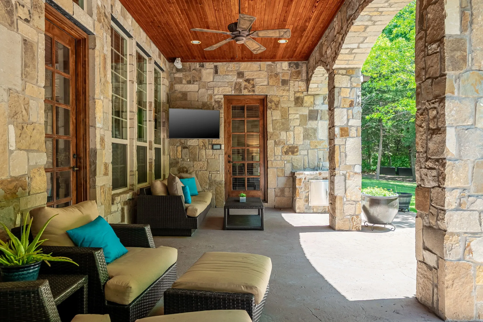 Single Family Residence For Sale in Collin County , 5412 Oakfield Drive, Mc Kinney, Texas 75071, 5 Bedroom, 7 Bathroom, 5 Garage spaces, 6,586 Sqft, built in 2008, Preowned, mls#21241925, Real Estate Agent in Mc Kinney, Homes For Sale in Collin county, Homes For Sale in Mc Kinney, Realtor in Mc Kinney Texas, Real Estate Brokerage Independent Realty Texas, Luminita Cordes Realtor