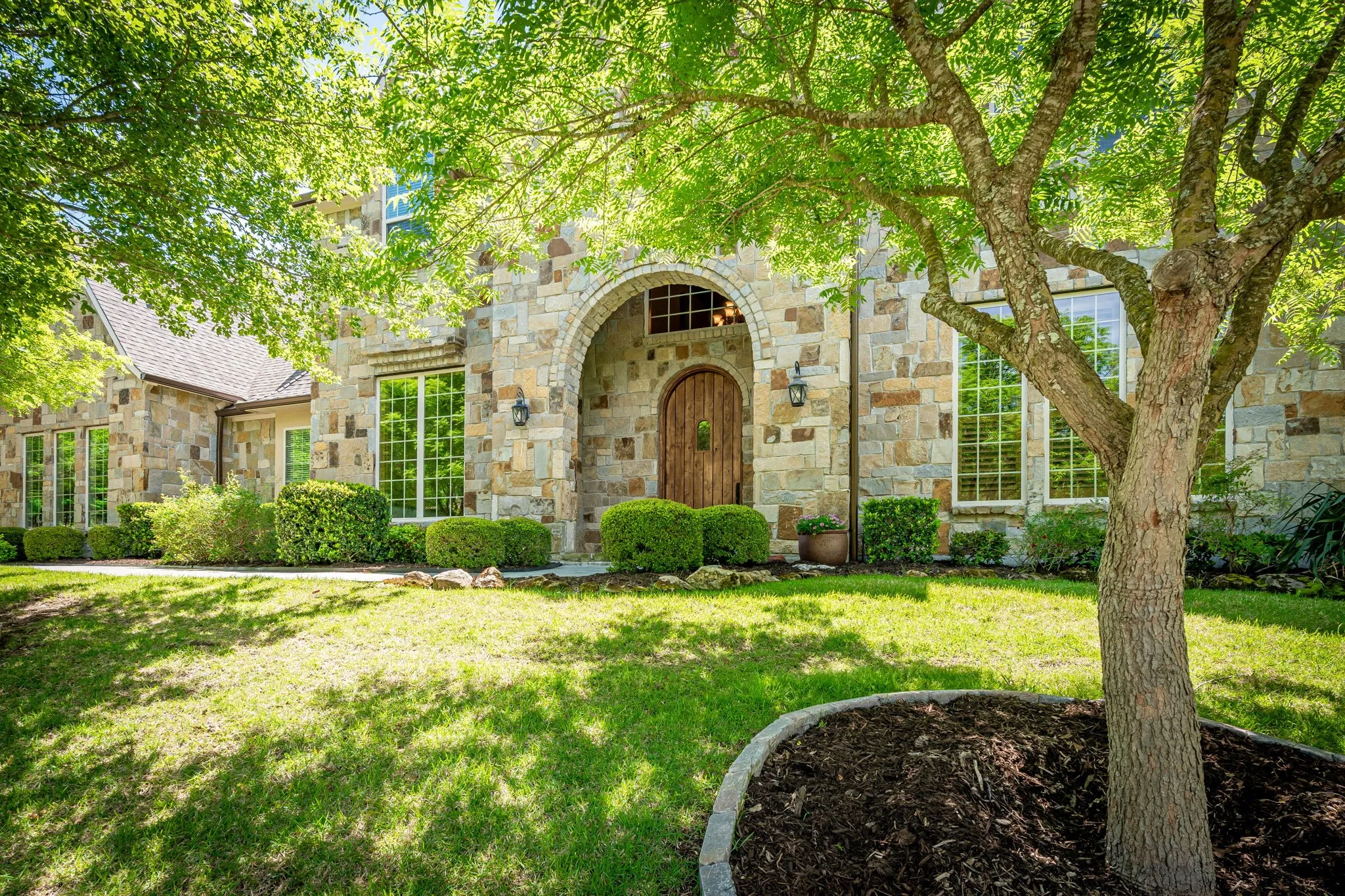 Single Family Residence For Sale in Collin County , 5412 Oakfield Drive, Mc Kinney, Texas 75071, 5 Bedroom, 7 Bathroom, 5 Garage spaces, 6,586 Sqft, built in 2008, Preowned, mls#21241925, Real Estate Agent in Mc Kinney, Homes For Sale in Collin county, Homes For Sale in Mc Kinney, Realtor in Mc Kinney Texas, Real Estate Brokerage Independent Realty Texas, Luminita Cordes Realtor
