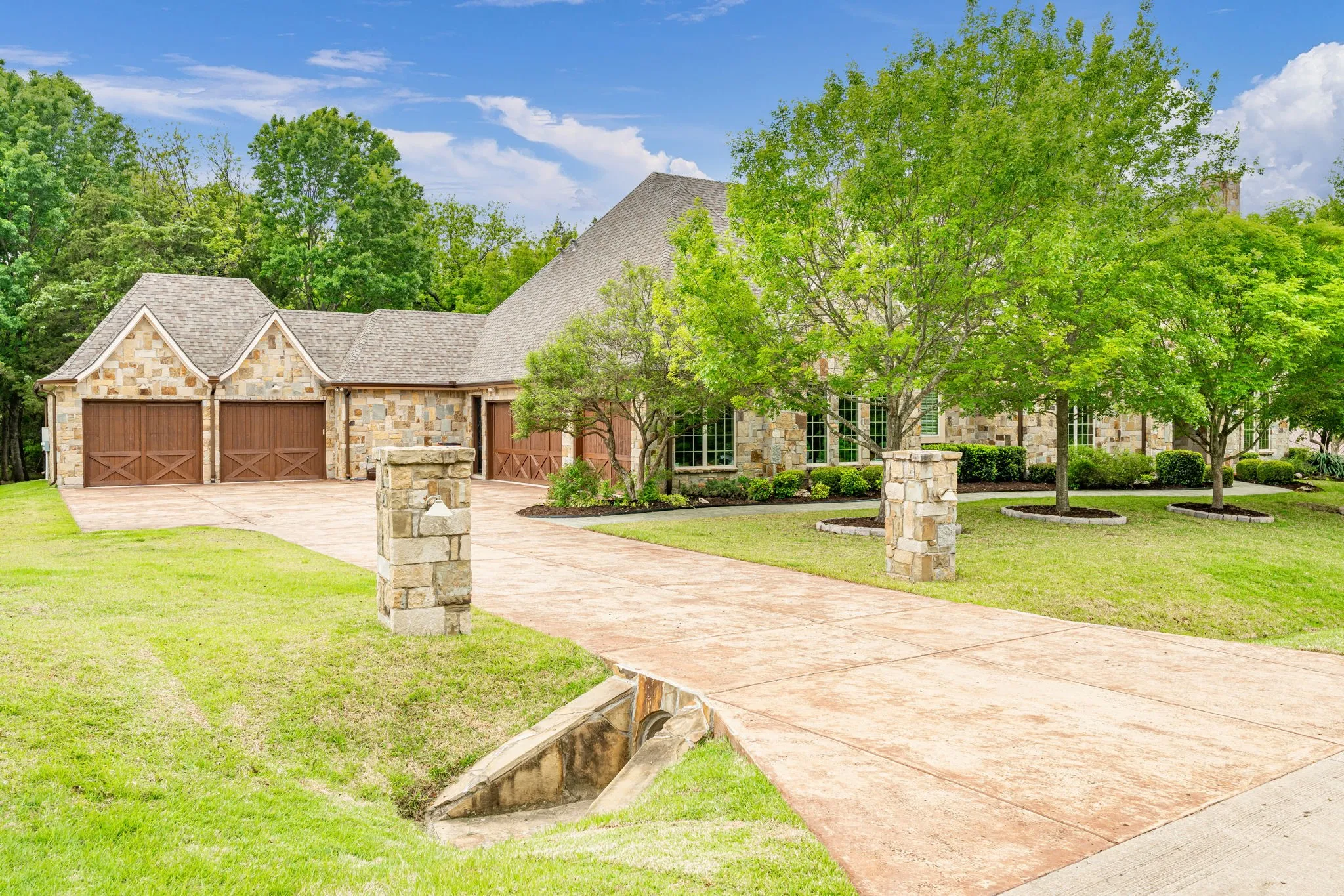 Single Family Residence For Sale in Collin County , 5412 Oakfield Drive, Mc Kinney, Texas 75071, 5 Bedroom, 7 Bathroom, 5 Garage spaces, 6,586 Sqft, built in 2008, Preowned, mls#21241925, Real Estate Agent in Mc Kinney, Homes For Sale in Collin county, Homes For Sale in Mc Kinney, Realtor in Mc Kinney Texas, Real Estate Brokerage Independent Realty Texas, Luminita Cordes Realtor