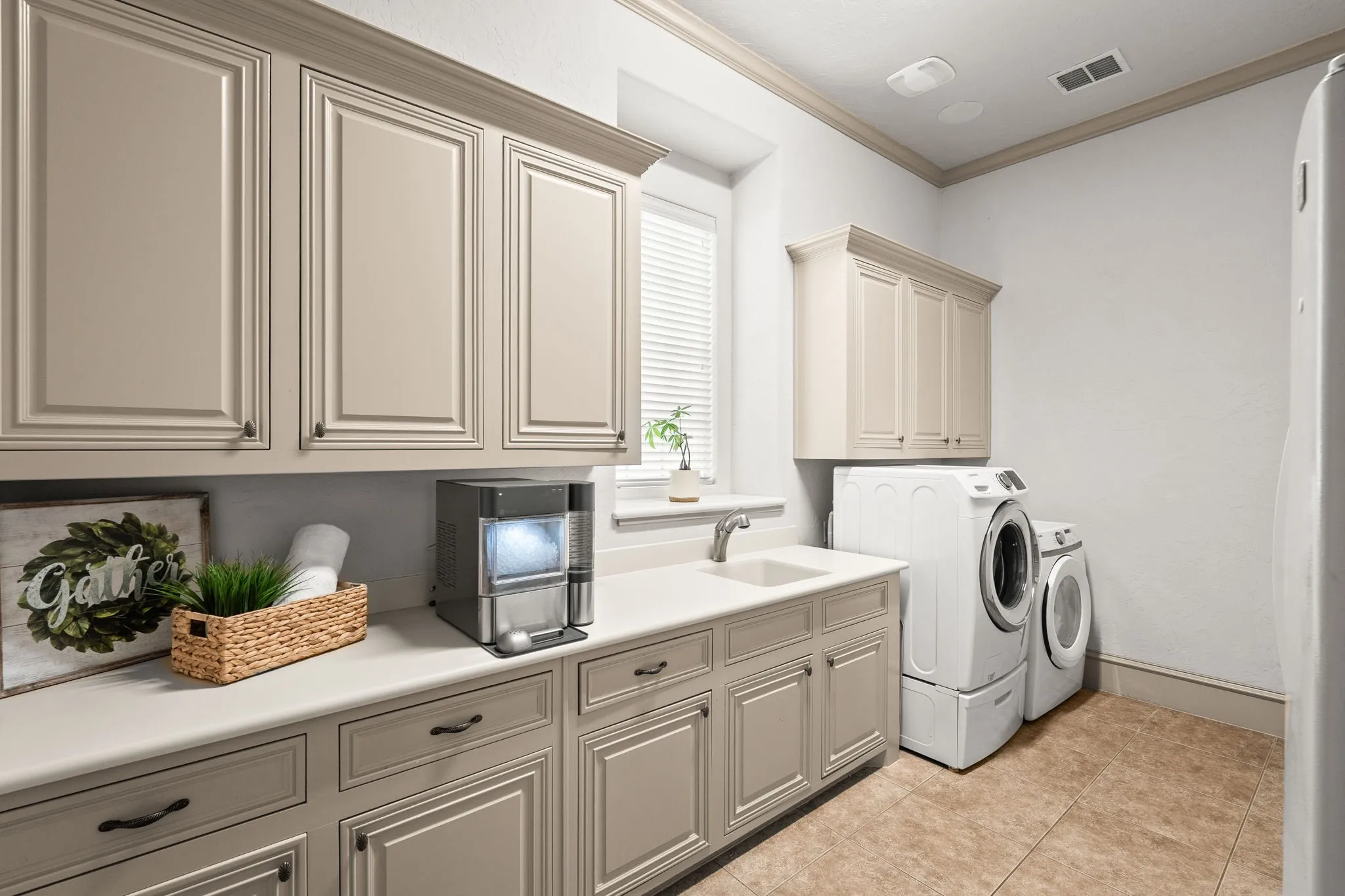 Single Family Residence For Sale in Collin County , 5412 Oakfield Drive, Mc Kinney, Texas 75071, 5 Bedroom, 7 Bathroom, 5 Garage spaces, 6,586 Sqft, built in 2008, Preowned, mls#21241925, Real Estate Agent in Mc Kinney, Homes For Sale in Collin county, Homes For Sale in Mc Kinney, Realtor in Mc Kinney Texas, Real Estate Brokerage Independent Realty Texas, Luminita Cordes Realtor
