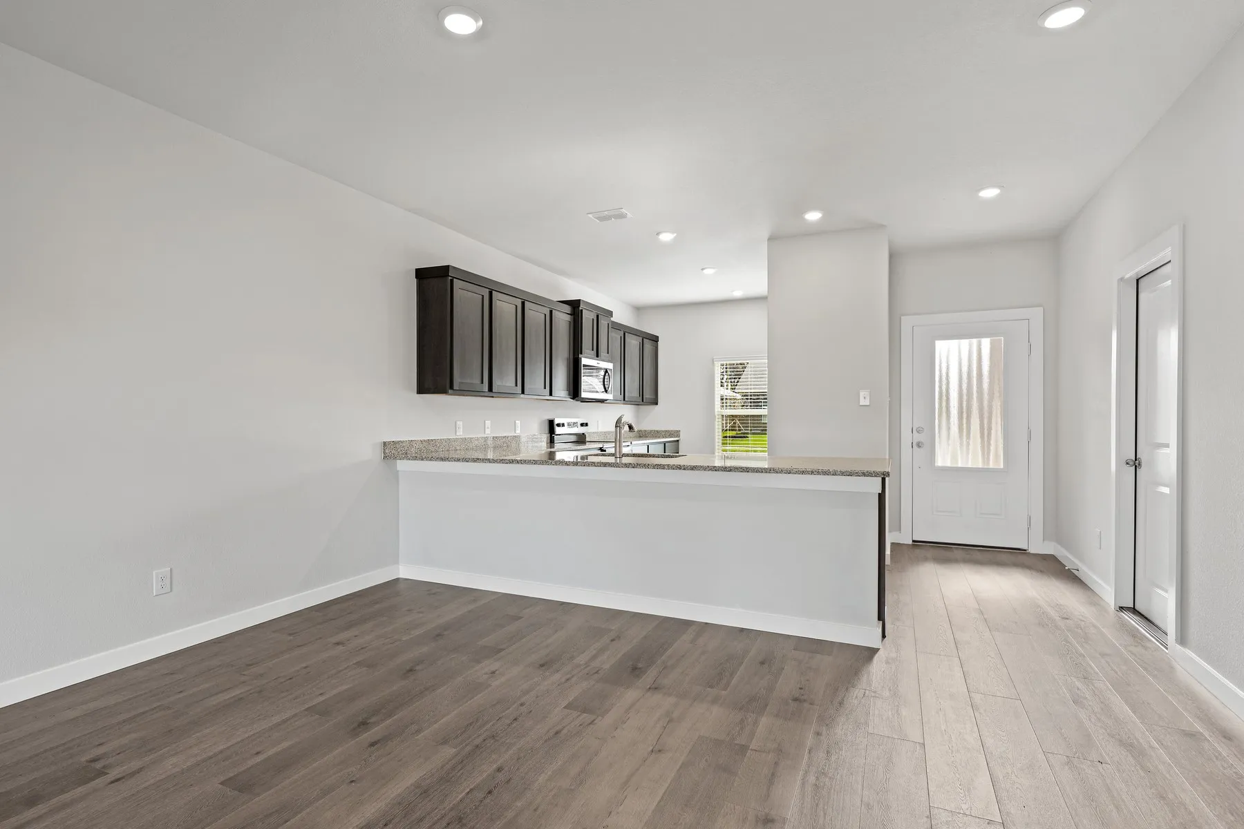 Single Family Residence For Sale in Dallas County , 724 Layton Court, Seagoville, Texas 75159, 5 Bedroom, 3 Bathroom, 2 Garage spaces, 2,733 Sqft, built in 2026, New Construction - Complete, mls#21243279, Real Estate Agent in Seagoville, Homes For Sale in Dallas county, Homes For Sale in Seagoville, Realtor in Seagoville Texas, Real Estate Brokerage Independent Realty Texas, Luminita Cordes Realtor