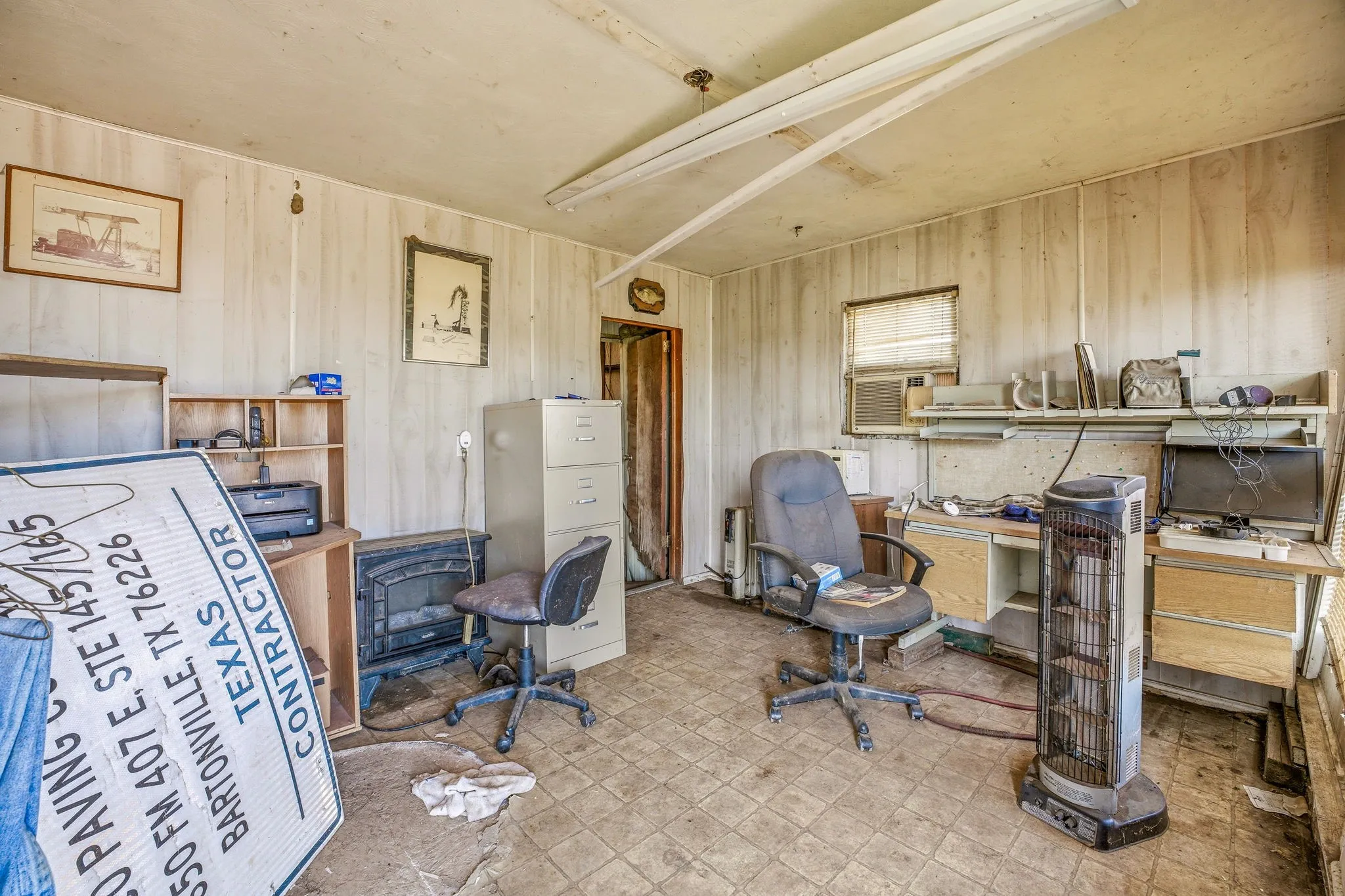 Retail For Sale in Stephens County , 3429 W Walker Street, Breckenridge, Texas 76424, 0, 0, Garage spaces, 0 Sqft, built in 1982, Preowned, mls#21243217, Real Estate Agent in Breckenridge, Homes For Sale in Stephens county, Homes For Sale in Breckenridge, Realtor in Breckenridge Texas, Real Estate Brokerage Independent Realty Texas, Luminita Cordes Realtor