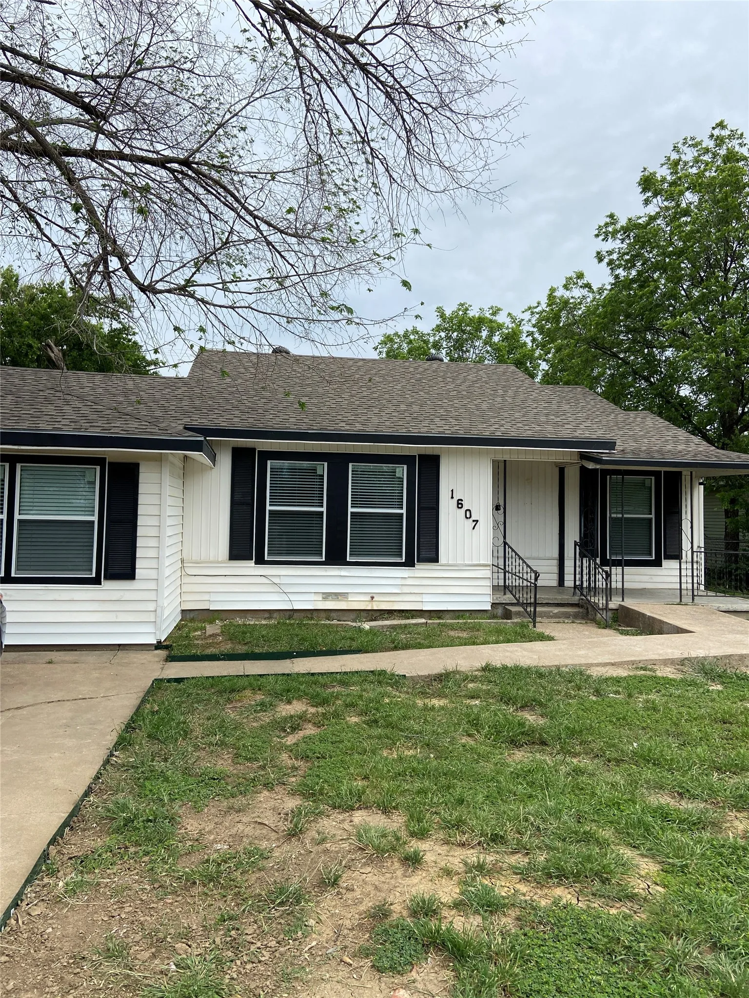 Single Family Residence For Sale in Palo Pinto County , 1607 SE 18th Street, Mineral Wells, Texas 76067, 4 Bedroom, 2 Bathroom, Garage spaces, 1,245 Sqft, built in 1950, mls#21242614, Real Estate Agent in Mineral Wells, Homes For Sale in Palo Pinto county, Homes For Sale in Mineral Wells, Realtor in Mineral Wells Texas, Real Estate Brokerage Independent Realty Texas, Luminita Cordes Realtor