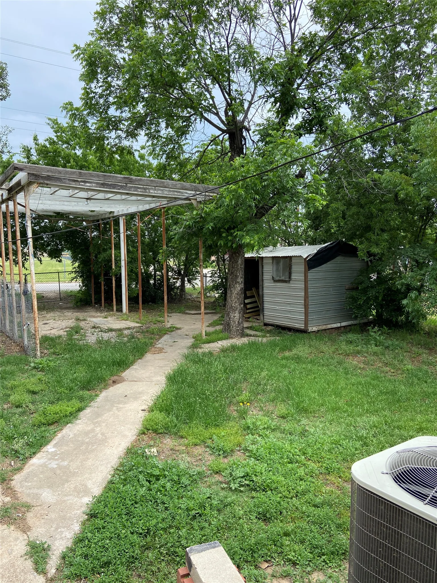 Single Family Residence For Sale in Palo Pinto County , 1607 SE 18th Street, Mineral Wells, Texas 76067, 4 Bedroom, 2 Bathroom, Garage spaces, 1,245 Sqft, built in 1950, mls#21242614, Real Estate Agent in Mineral Wells, Homes For Sale in Palo Pinto county, Homes For Sale in Mineral Wells, Realtor in Mineral Wells Texas, Real Estate Brokerage Independent Realty Texas, Luminita Cordes Realtor