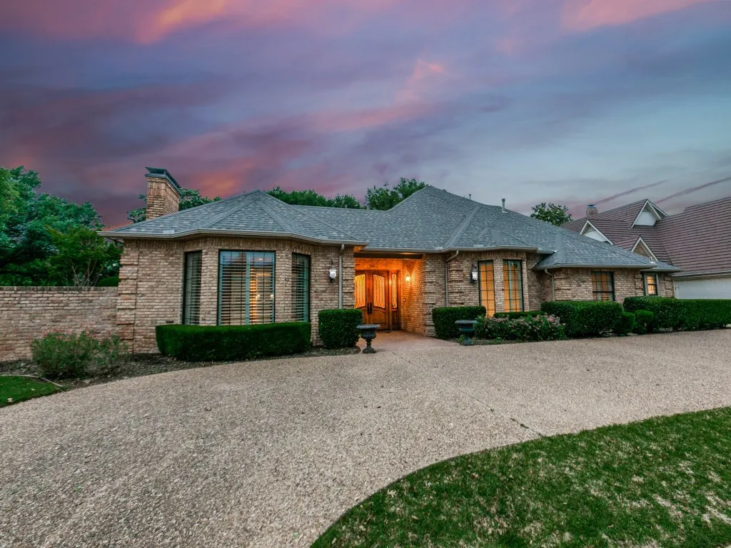 Single Family Residence For Sale in Collin County , 2009 Misty Haven Lane, Plano, Texas 75093, 4 Bedroom, 4 Bathroom, 3 Garage spaces, 3,762 Sqft, built in 1985, Preowned, mls#21239828, Real Estate Agent in Plano, Homes For Sale in Collin county, Homes For Sale in Plano, Realtor in Plano Texas, Real Estate Brokerage Independent Realty Texas, Luminita Cordes Realtor