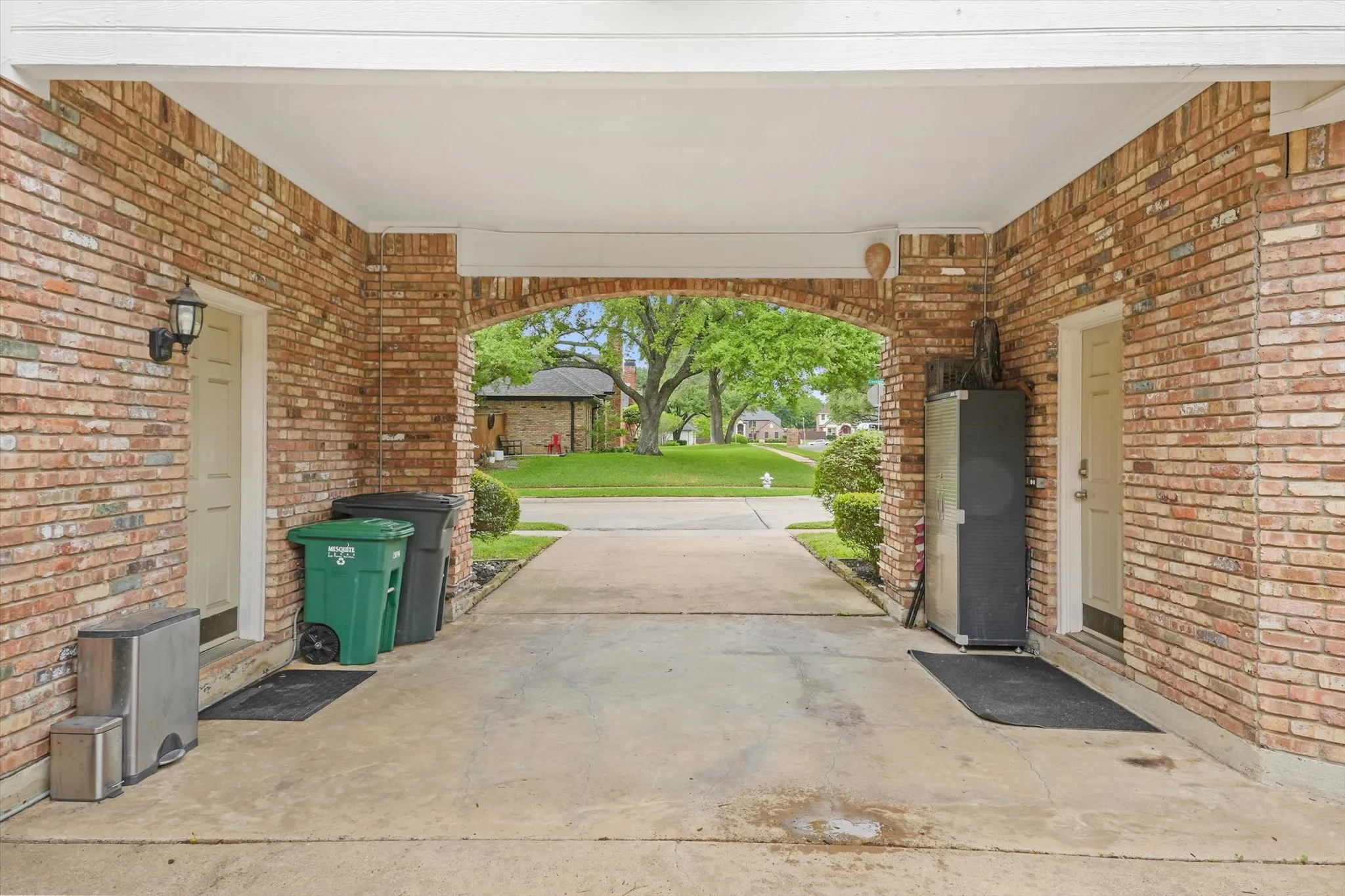 Single Family Residence For Sale in Dallas County , 626 Creekbend Drive, Mesquite, Texas 75149, 4 Bedroom, 4 Bathroom, Garage spaces, 4,664 Sqft, built in 1989, Preowned, Price $650,000, mls#21231601, Real Estate Agent in Mesquite, Homes For Sale in Dallas county, Homes For Sale in Mesquite, Realtor in Mesquite Texas, Real Estate Brokerage Independent Realty Texas, Luminita Cordes Realtor