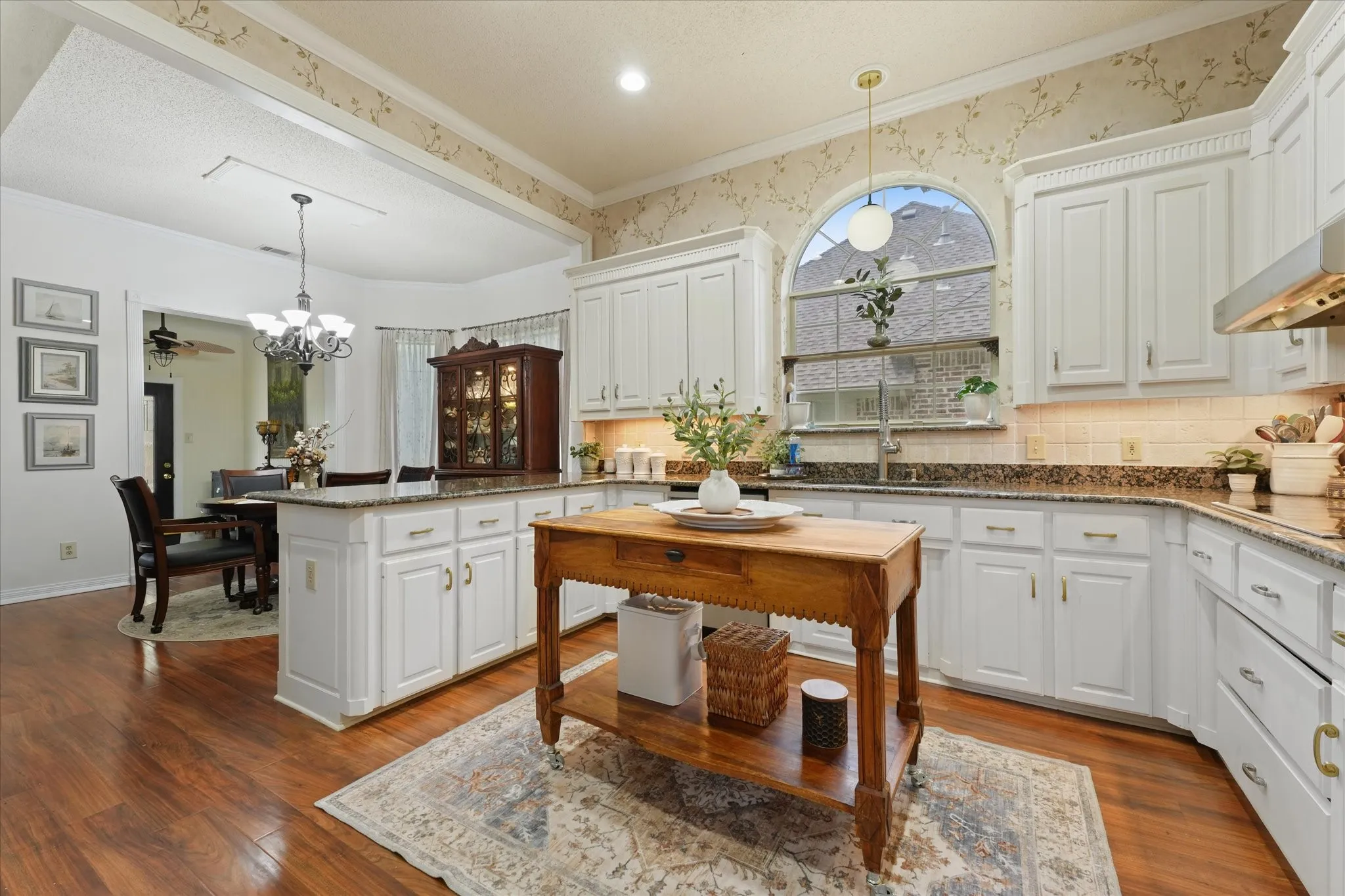 Single Family Residence For Sale in Dallas County , 626 Creekbend Drive, Mesquite, Texas 75149, 4 Bedroom, 4 Bathroom, Garage spaces, 4,664 Sqft, built in 1989, Preowned, Price $650,000, mls#21231601, Real Estate Agent in Mesquite, Homes For Sale in Dallas county, Homes For Sale in Mesquite, Realtor in Mesquite Texas, Real Estate Brokerage Independent Realty Texas, Luminita Cordes Realtor