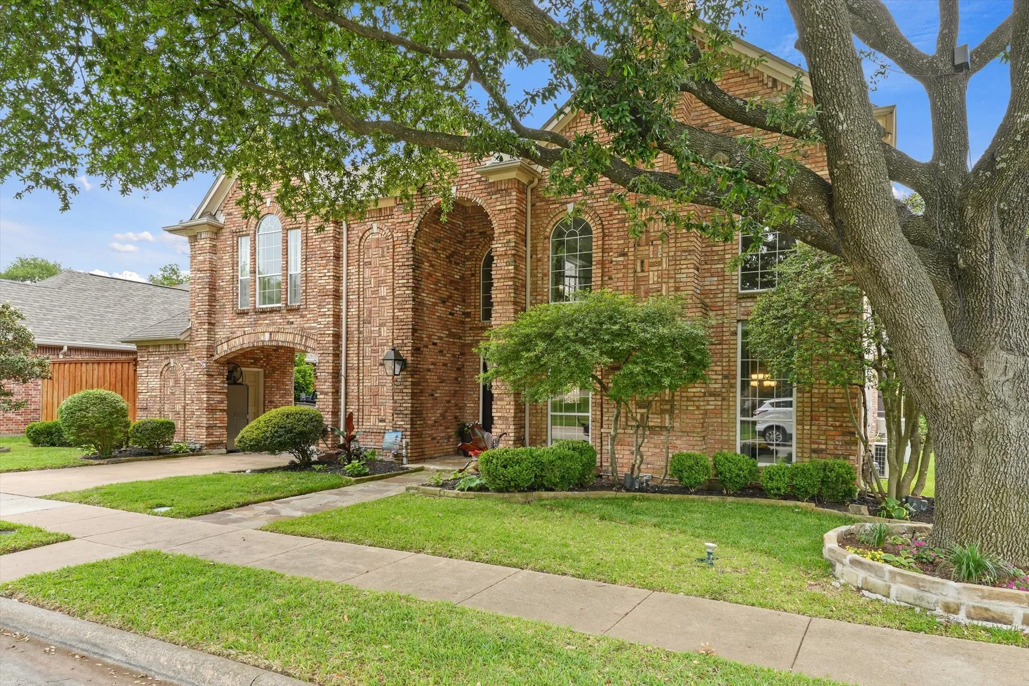 Single Family Residence For Sale in Dallas County , 626 Creekbend Drive, Mesquite, Texas 75149, 4 Bedroom, 4 Bathroom, Garage spaces, 4,664 Sqft, built in 1989, Preowned, Price $650,000, mls#21231601, Real Estate Agent in Mesquite, Homes For Sale in Dallas county, Homes For Sale in Mesquite, Realtor in Mesquite Texas, Real Estate Brokerage Independent Realty Texas, Luminita Cordes Realtor