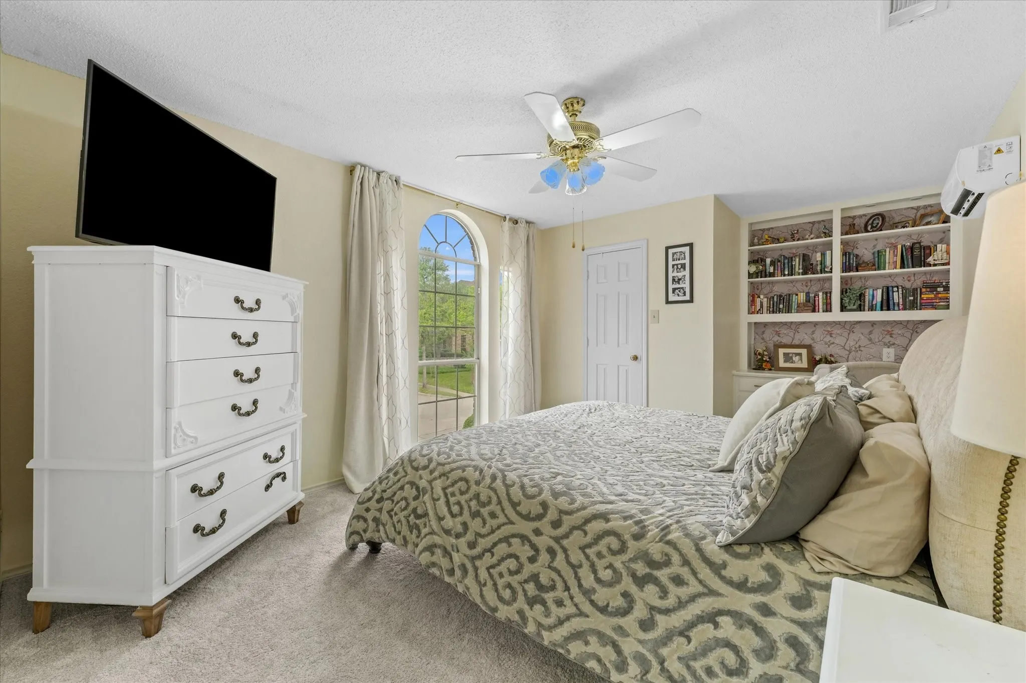 Single Family Residence For Sale in Dallas County , 626 Creekbend Drive, Mesquite, Texas 75149, 4 Bedroom, 4 Bathroom, Garage spaces, 4,664 Sqft, built in 1989, Preowned, Price $650,000, mls#21231601, Real Estate Agent in Mesquite, Homes For Sale in Dallas county, Homes For Sale in Mesquite, Realtor in Mesquite Texas, Real Estate Brokerage Independent Realty Texas, Luminita Cordes Realtor