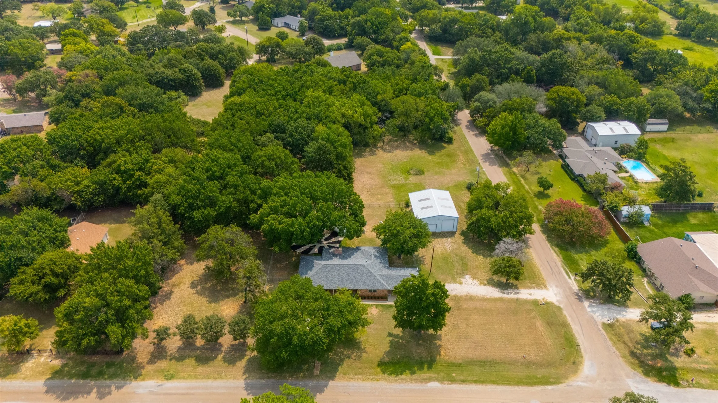 Single Family Residence For Sale in Johnson County , 500 Curtis Road, Burleson, Texas 76028, 3 Bedroom, 2 Bathroom, 2 Garage spaces, 1,662 Sqft, built in 1975, mls#21234078, Real Estate Agent in Burleson, Homes For Sale in Johnson county, Homes For Sale in Burleson, Realtor in Burleson Texas, Real Estate Brokerage Independent Realty Texas, Luminita Cordes Realtor