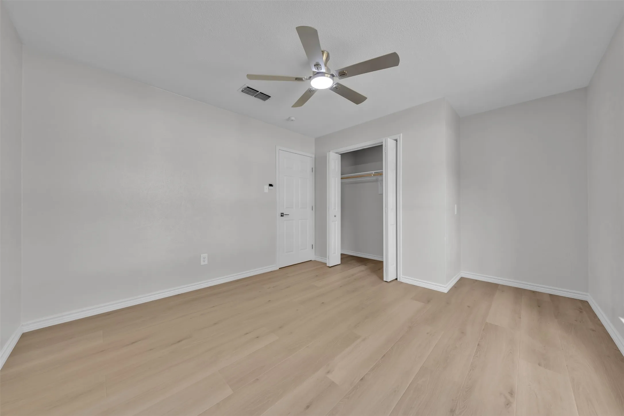 Single Family Residence For Sale in Johnson County , 500 Curtis Road, Burleson, Texas 76028, 3 Bedroom, 2 Bathroom, 2 Garage spaces, 1,662 Sqft, built in 1975, mls#21234078, Real Estate Agent in Burleson, Homes For Sale in Johnson county, Homes For Sale in Burleson, Realtor in Burleson Texas, Real Estate Brokerage Independent Realty Texas, Luminita Cordes Realtor