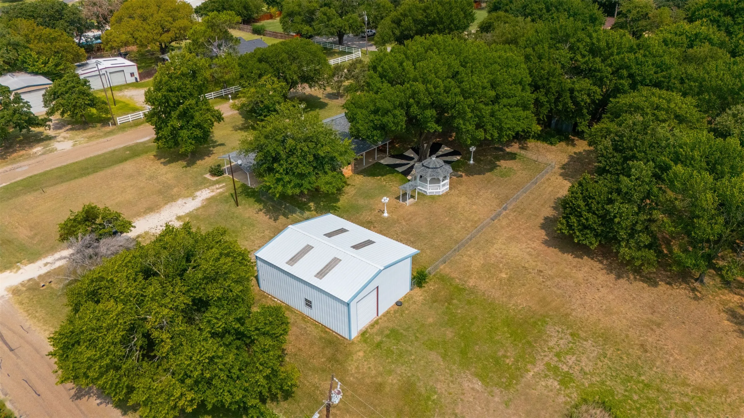 Single Family Residence For Sale in Johnson County , 500 Curtis Road, Burleson, Texas 76028, 3 Bedroom, 2 Bathroom, 2 Garage spaces, 1,662 Sqft, built in 1975, mls#21234078, Real Estate Agent in Burleson, Homes For Sale in Johnson county, Homes For Sale in Burleson, Realtor in Burleson Texas, Real Estate Brokerage Independent Realty Texas, Luminita Cordes Realtor