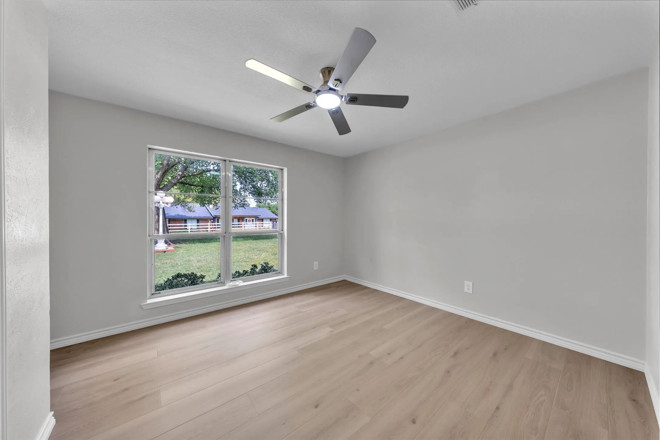 Single Family Residence For Sale in Johnson County , 500 Curtis Road, Burleson, Texas 76028, 3 Bedroom, 2 Bathroom, 2 Garage spaces, 1,662 Sqft, built in 1975, mls#21234078, Real Estate Agent in Burleson, Homes For Sale in Johnson county, Homes For Sale in Burleson, Realtor in Burleson Texas, Real Estate Brokerage Independent Realty Texas, Luminita Cordes Realtor