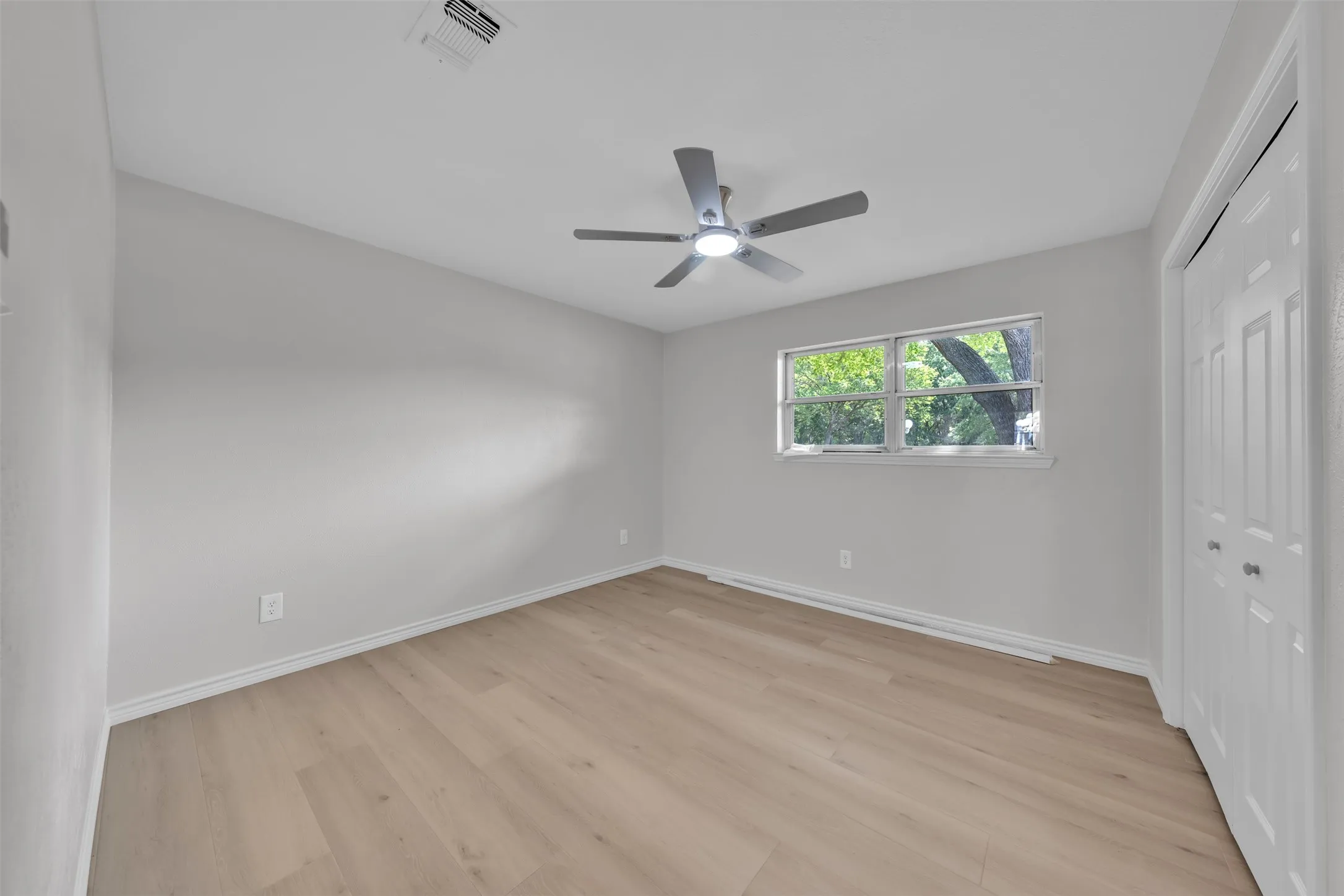 Single Family Residence For Sale in Johnson County , 500 Curtis Road, Burleson, Texas 76028, 3 Bedroom, 2 Bathroom, 2 Garage spaces, 1,662 Sqft, built in 1975, mls#21234078, Real Estate Agent in Burleson, Homes For Sale in Johnson county, Homes For Sale in Burleson, Realtor in Burleson Texas, Real Estate Brokerage Independent Realty Texas, Luminita Cordes Realtor