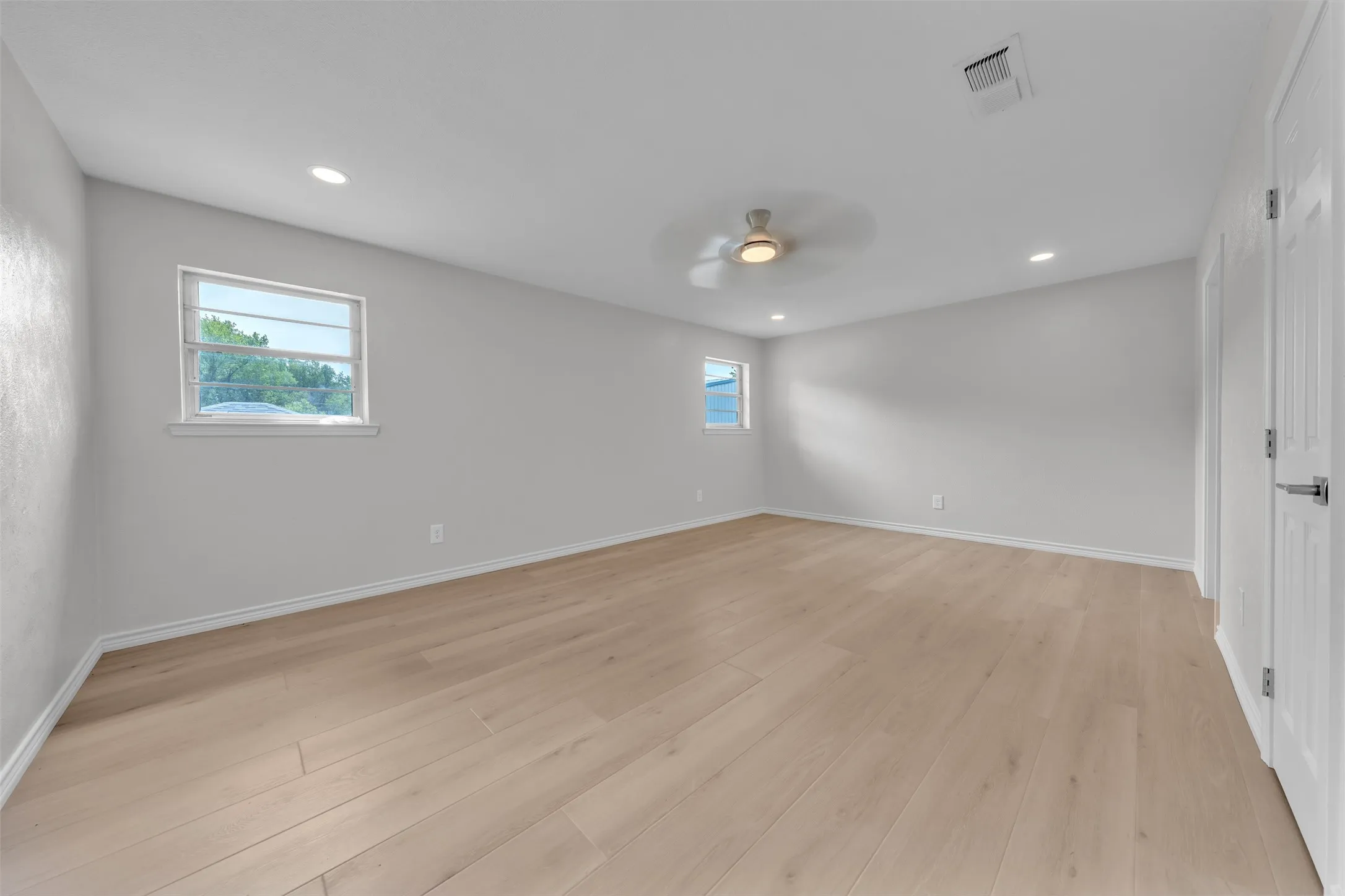 Single Family Residence For Sale in Johnson County , 500 Curtis Road, Burleson, Texas 76028, 3 Bedroom, 2 Bathroom, 2 Garage spaces, 1,662 Sqft, built in 1975, mls#21234078, Real Estate Agent in Burleson, Homes For Sale in Johnson county, Homes For Sale in Burleson, Realtor in Burleson Texas, Real Estate Brokerage Independent Realty Texas, Luminita Cordes Realtor
