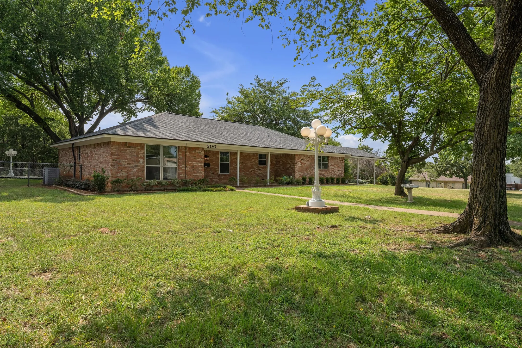 Single Family Residence For Sale in Johnson County , 500 Curtis Road, Burleson, Texas 76028, 3 Bedroom, 2 Bathroom, 2 Garage spaces, 1,662 Sqft, built in 1975, mls#21234078, Real Estate Agent in Burleson, Homes For Sale in Johnson county, Homes For Sale in Burleson, Realtor in Burleson Texas, Real Estate Brokerage Independent Realty Texas, Luminita Cordes Realtor