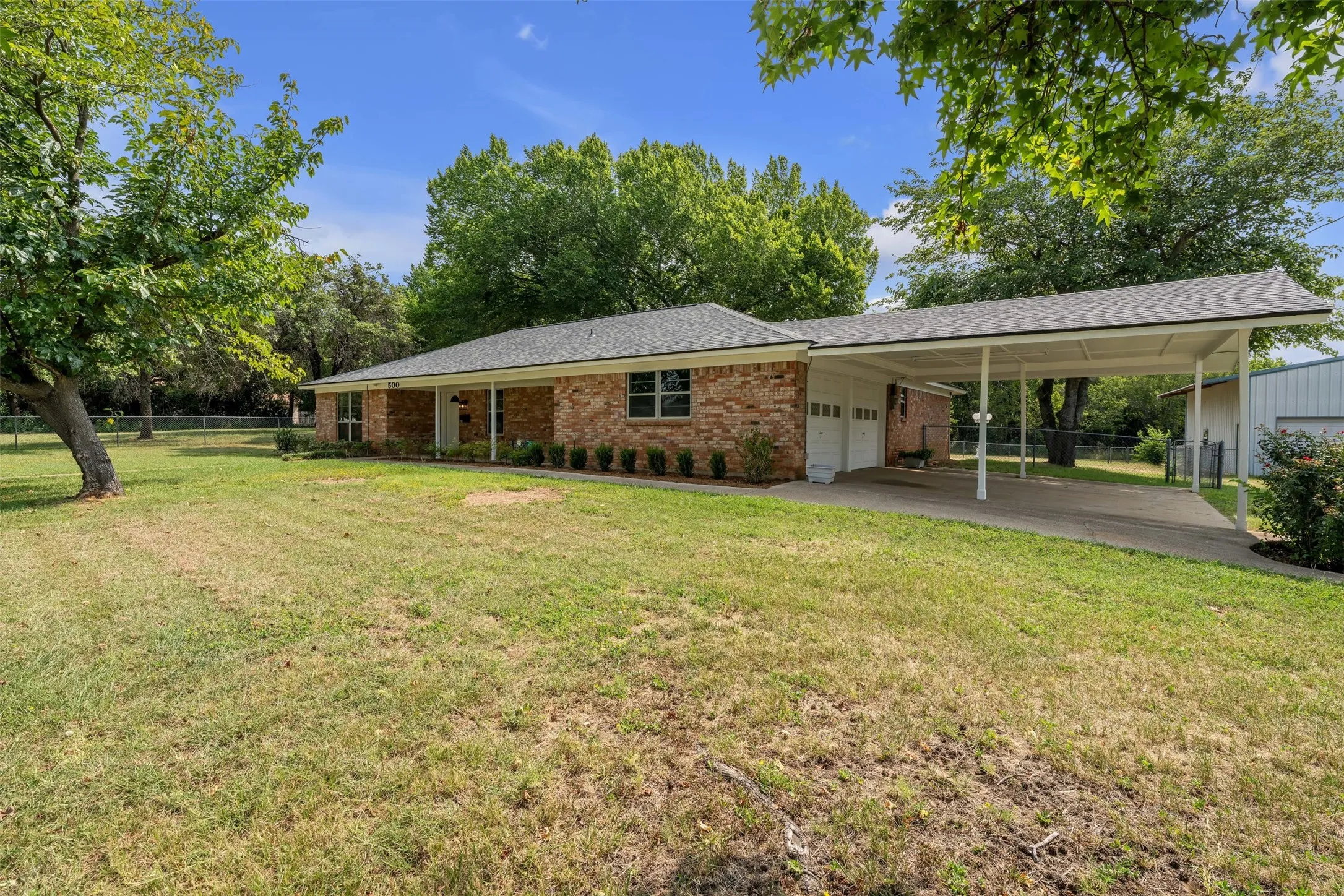 Single Family Residence For Sale in Johnson County , 500 Curtis Road, Burleson, Texas 76028, 3 Bedroom, 2 Bathroom, 2 Garage spaces, 1,662 Sqft, built in 1975, mls#21234078, Real Estate Agent in Burleson, Homes For Sale in Johnson county, Homes For Sale in Burleson, Realtor in Burleson Texas, Real Estate Brokerage Independent Realty Texas, Luminita Cordes Realtor