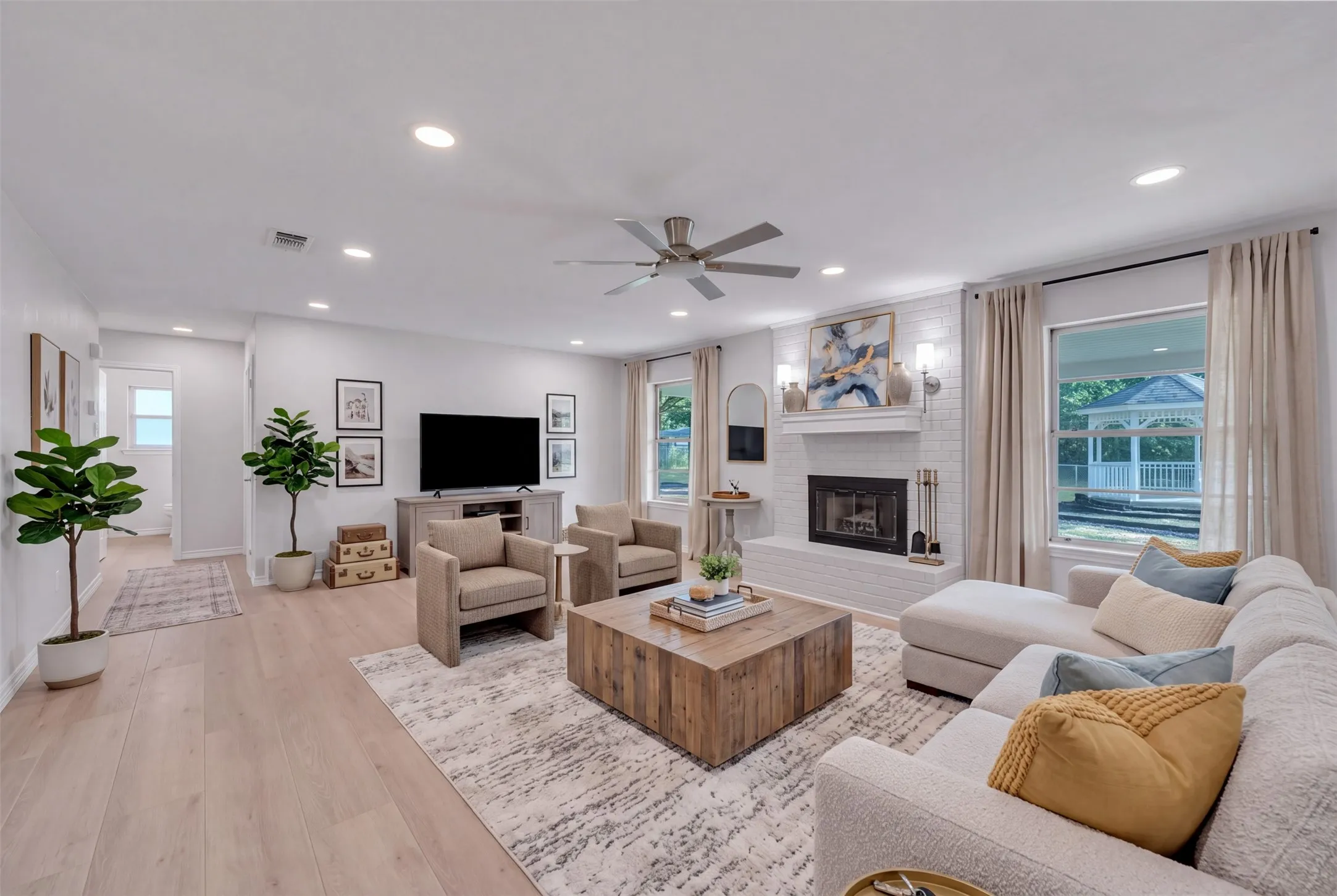 Single Family Residence For Sale in Johnson County , 500 Curtis Road, Burleson, Texas 76028, 3 Bedroom, 2 Bathroom, 2 Garage spaces, 1,662 Sqft, built in 1975, mls#21234078, Real Estate Agent in Burleson, Homes For Sale in Johnson county, Homes For Sale in Burleson, Realtor in Burleson Texas, Real Estate Brokerage Independent Realty Texas, Luminita Cordes Realtor