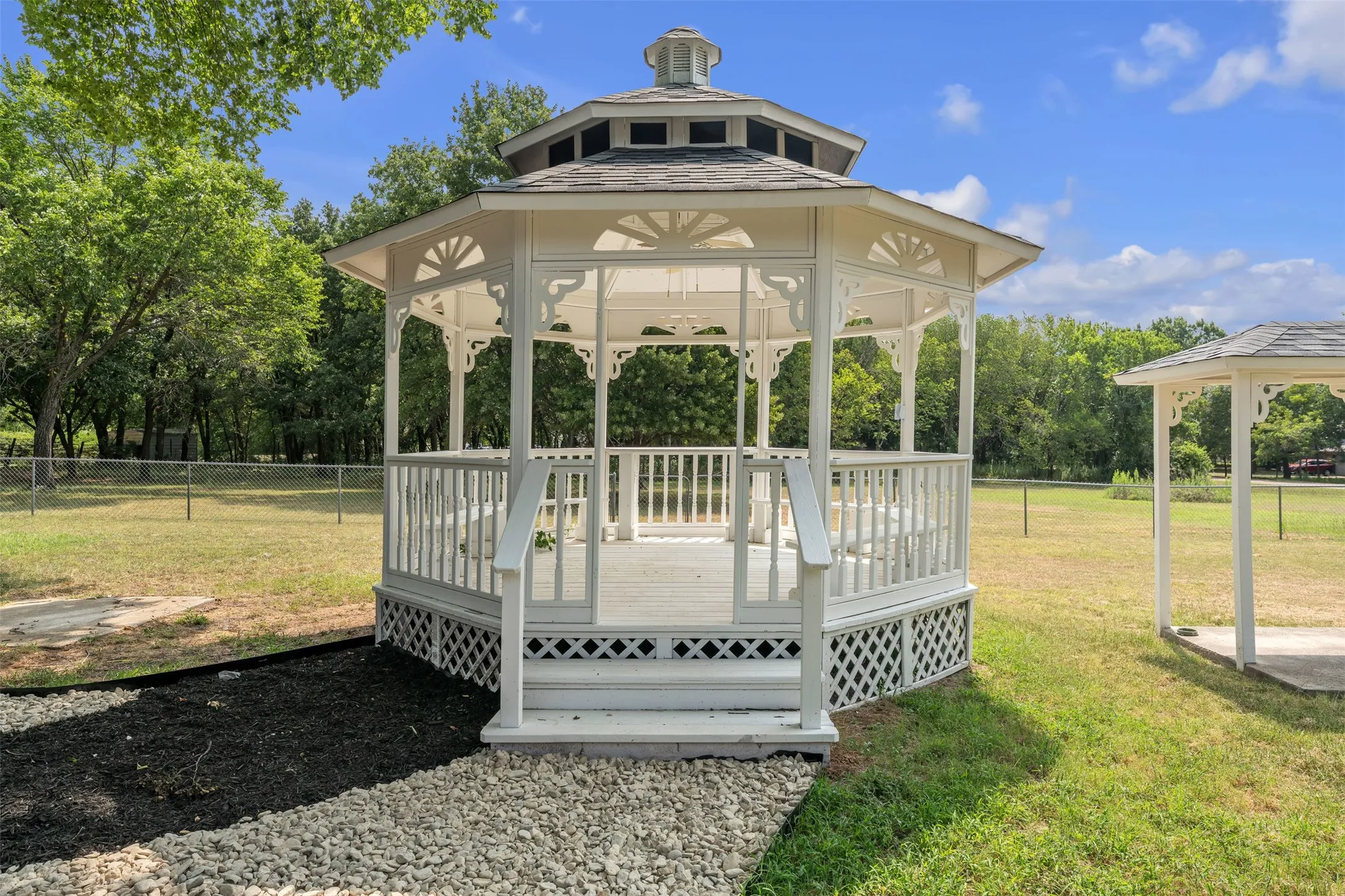 Single Family Residence For Sale in Johnson County , 500 Curtis Road, Burleson, Texas 76028, 3 Bedroom, 2 Bathroom, 2 Garage spaces, 1,662 Sqft, built in 1975, mls#21234078, Real Estate Agent in Burleson, Homes For Sale in Johnson county, Homes For Sale in Burleson, Realtor in Burleson Texas, Real Estate Brokerage Independent Realty Texas, Luminita Cordes Realtor