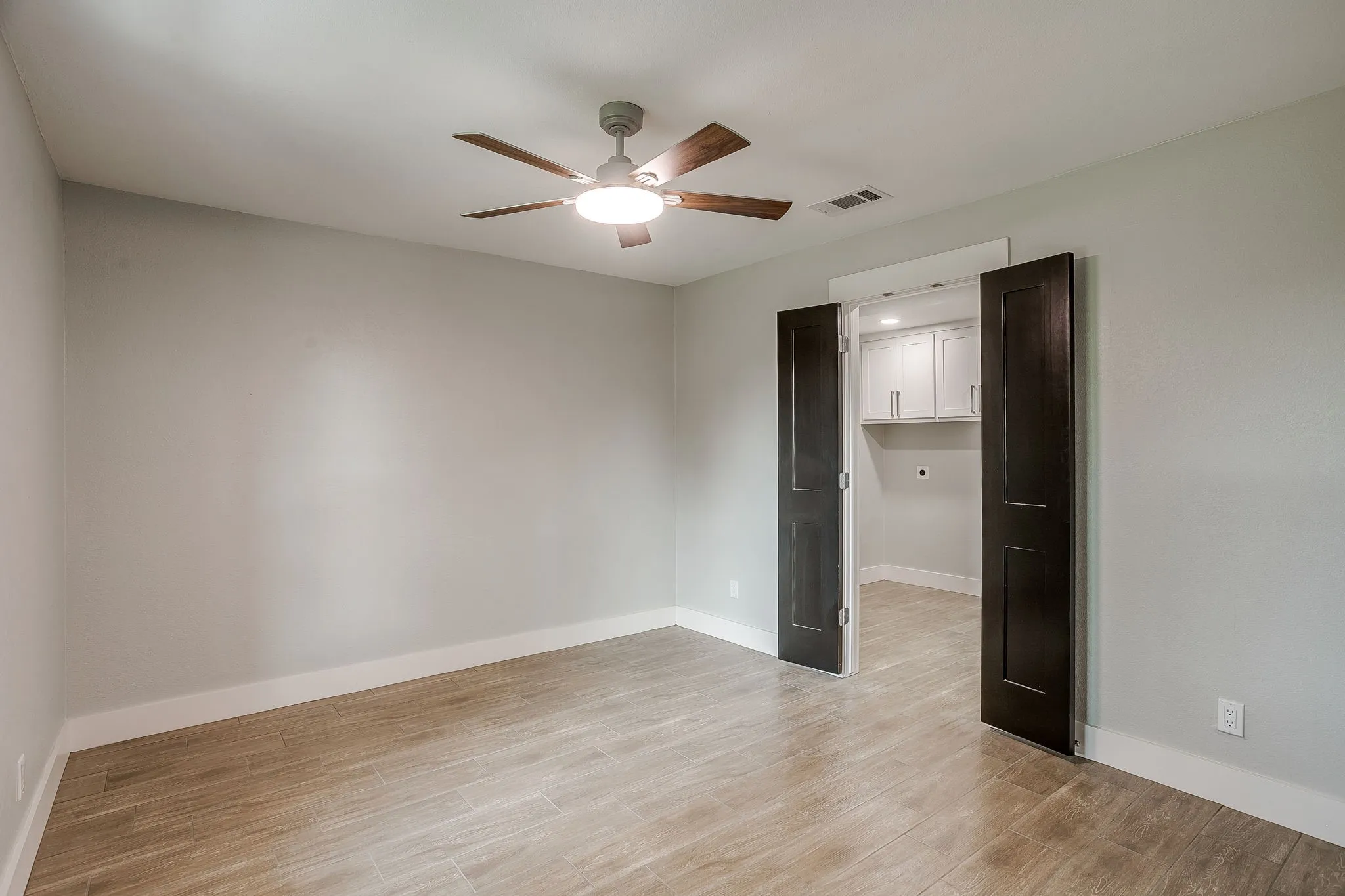 Single Family Residence For Sale in Parker County , 116 Remuda Drive, Fort Worth, Texas 76108, 3 Bedroom, 3 Bathroom, 2 Garage spaces, 2,267 Sqft, built in 1982, Preowned, mls#21243295, Real Estate Agent in Fort Worth, Homes For Sale in Parker county, Homes For Sale in Fort Worth, Realtor in Fort Worth Texas, Real Estate Brokerage Independent Realty Texas, Luminita Cordes Realtor