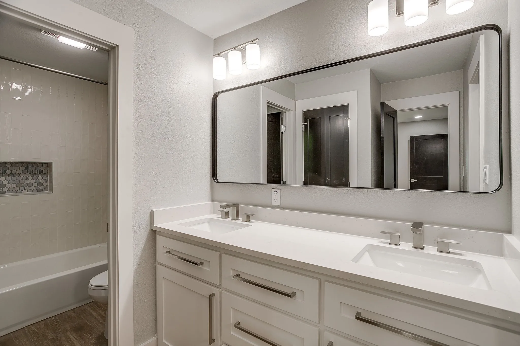 Single Family Residence For Sale in Parker County , 116 Remuda Drive, Fort Worth, Texas 76108, 3 Bedroom, 3 Bathroom, 2 Garage spaces, 2,267 Sqft, built in 1982, Preowned, mls#21243295, Real Estate Agent in Fort Worth, Homes For Sale in Parker county, Homes For Sale in Fort Worth, Realtor in Fort Worth Texas, Real Estate Brokerage Independent Realty Texas, Luminita Cordes Realtor