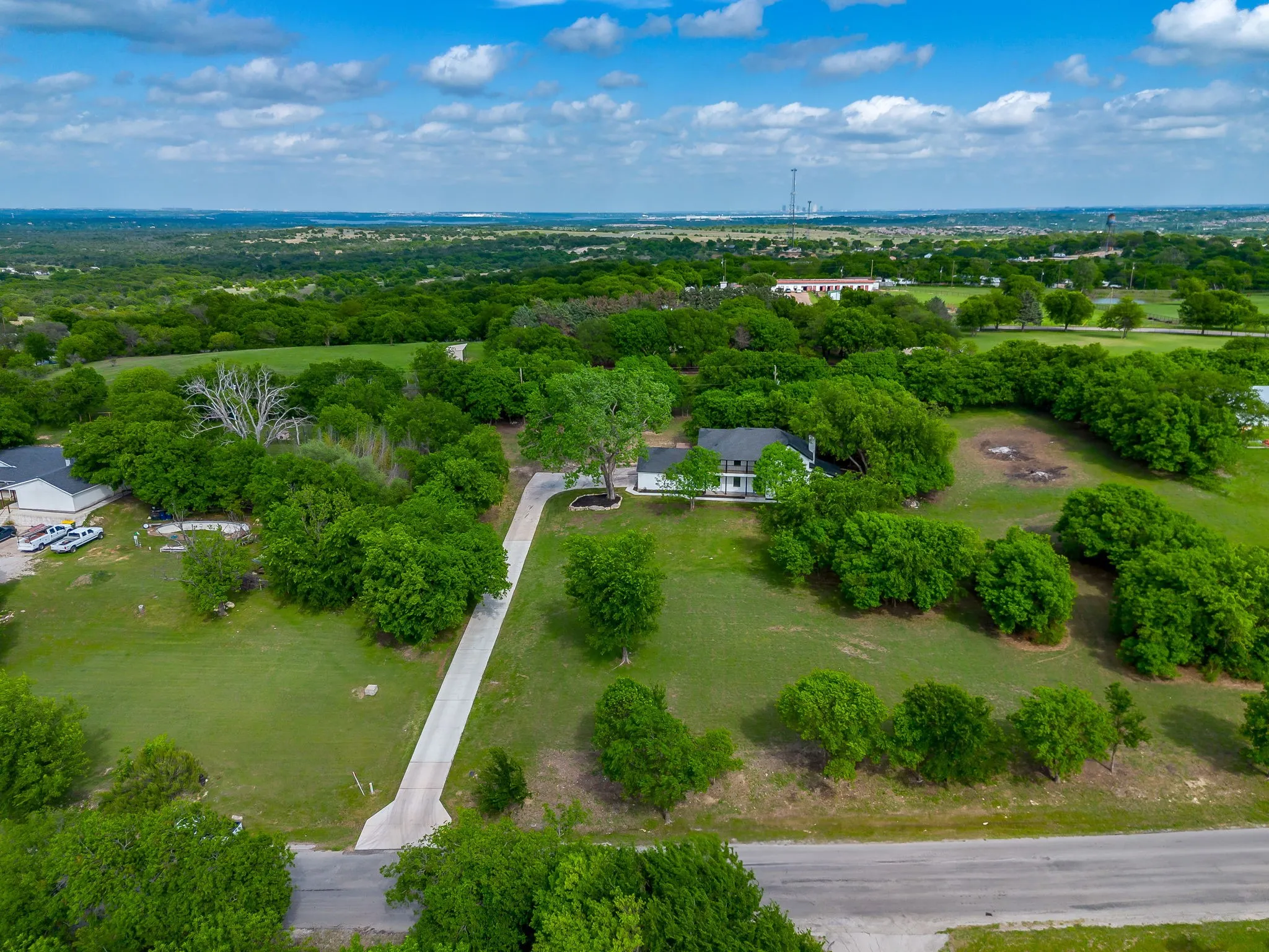 Single Family Residence For Sale in Parker County , 116 Remuda Drive, Fort Worth, Texas 76108, 3 Bedroom, 3 Bathroom, 2 Garage spaces, 2,267 Sqft, built in 1982, Preowned, mls#21243295, Real Estate Agent in Fort Worth, Homes For Sale in Parker county, Homes For Sale in Fort Worth, Realtor in Fort Worth Texas, Real Estate Brokerage Independent Realty Texas, Luminita Cordes Realtor
