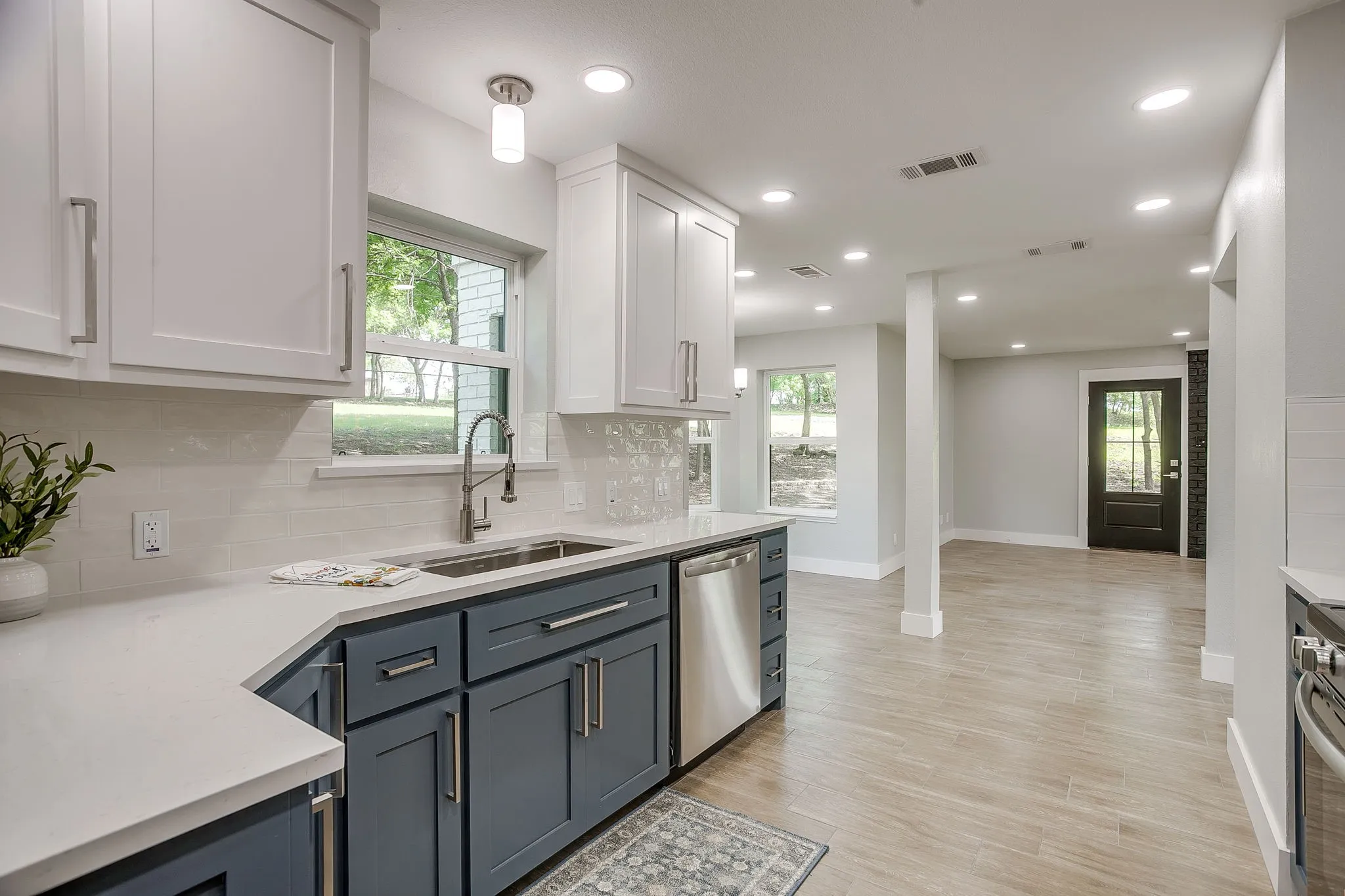 Single Family Residence For Sale in Parker County , 116 Remuda Drive, Fort Worth, Texas 76108, 3 Bedroom, 3 Bathroom, 2 Garage spaces, 2,267 Sqft, built in 1982, Preowned, mls#21243295, Real Estate Agent in Fort Worth, Homes For Sale in Parker county, Homes For Sale in Fort Worth, Realtor in Fort Worth Texas, Real Estate Brokerage Independent Realty Texas, Luminita Cordes Realtor