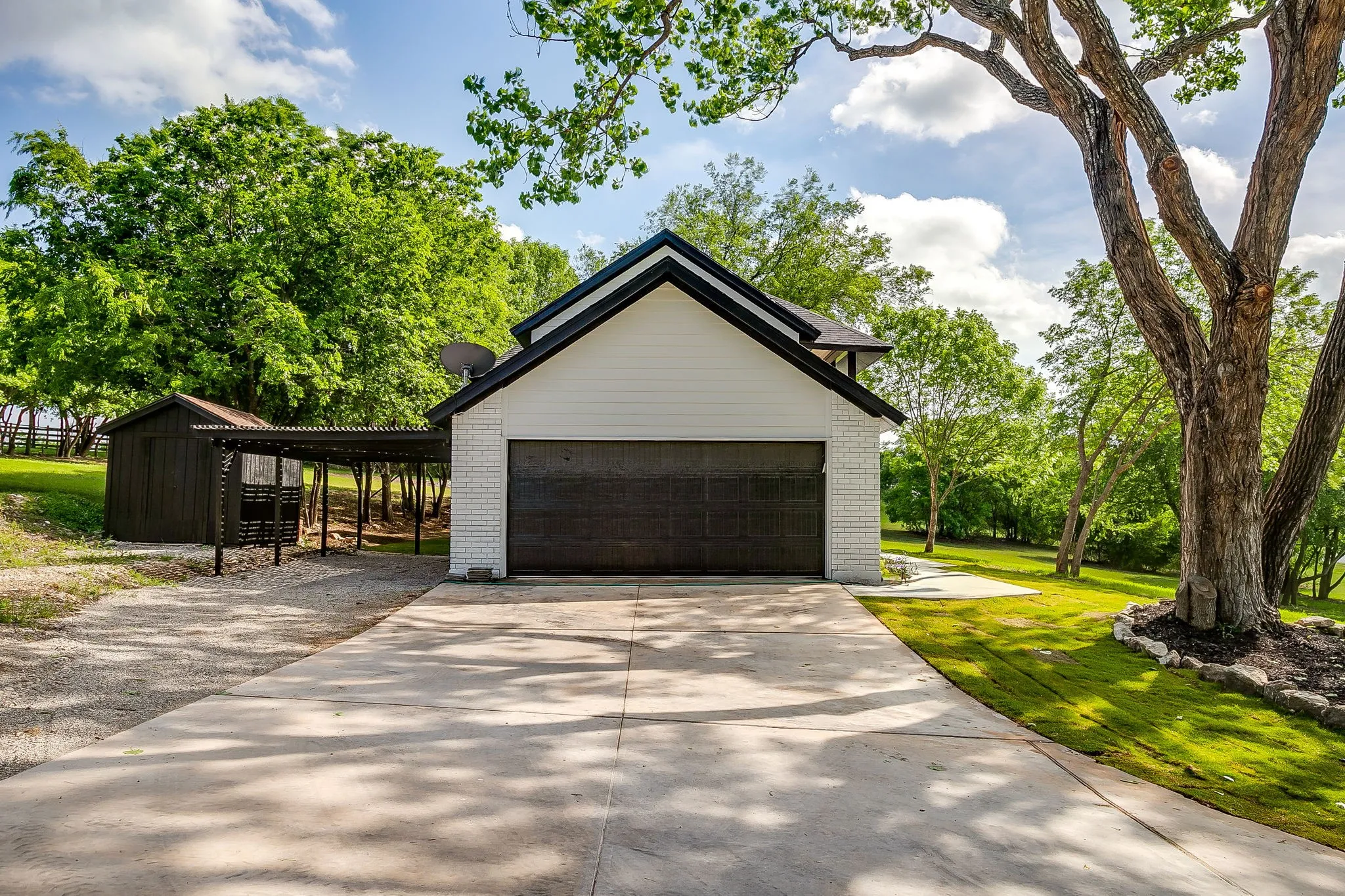 Single Family Residence For Sale in Parker County , 116 Remuda Drive, Fort Worth, Texas 76108, 3 Bedroom, 3 Bathroom, 2 Garage spaces, 2,267 Sqft, built in 1982, Preowned, mls#21243295, Real Estate Agent in Fort Worth, Homes For Sale in Parker county, Homes For Sale in Fort Worth, Realtor in Fort Worth Texas, Real Estate Brokerage Independent Realty Texas, Luminita Cordes Realtor