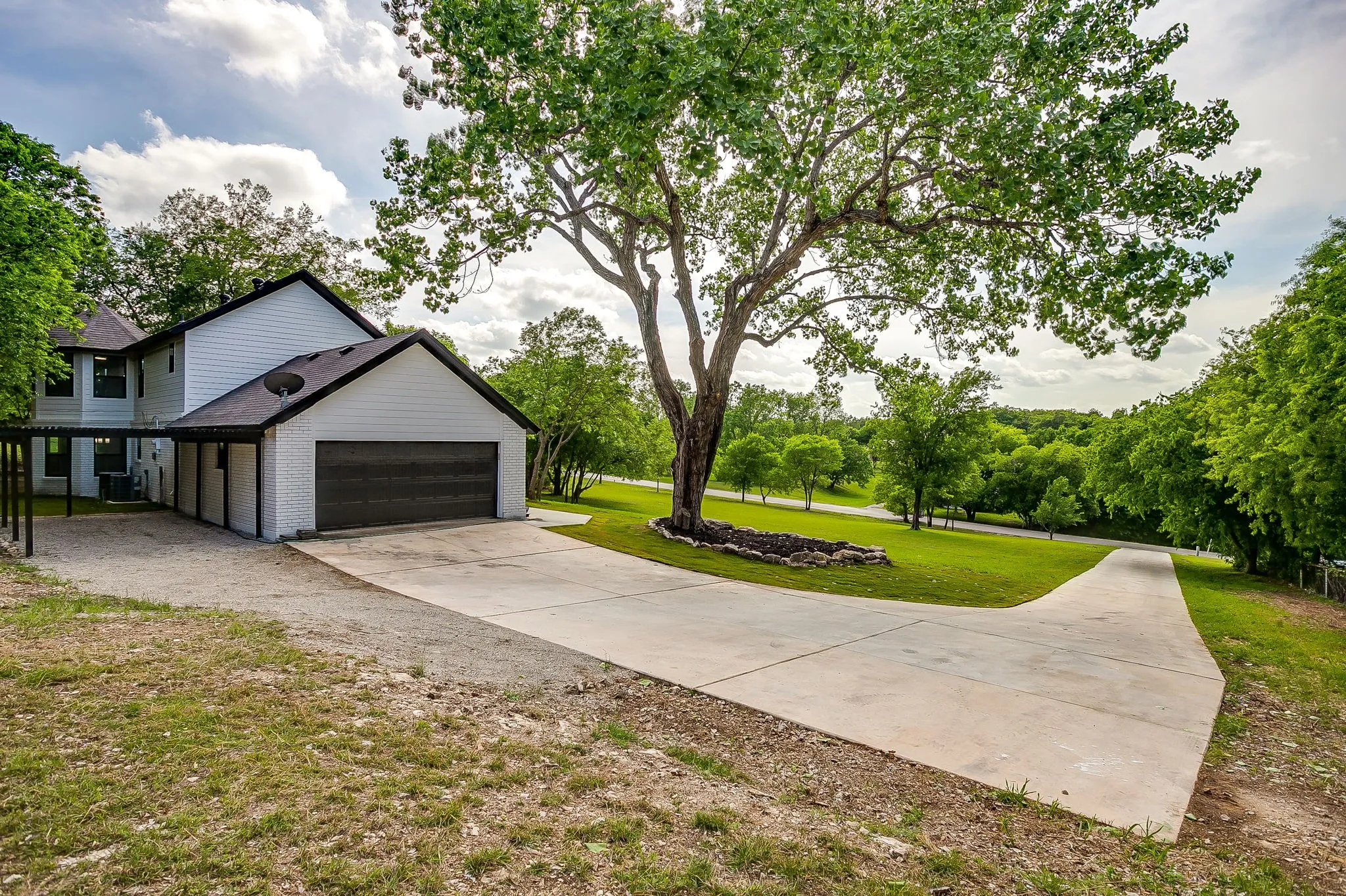 Single Family Residence For Sale in Parker County , 116 Remuda Drive, Fort Worth, Texas 76108, 3 Bedroom, 3 Bathroom, 2 Garage spaces, 2,267 Sqft, built in 1982, Preowned, mls#21243295, Real Estate Agent in Fort Worth, Homes For Sale in Parker county, Homes For Sale in Fort Worth, Realtor in Fort Worth Texas, Real Estate Brokerage Independent Realty Texas, Luminita Cordes Realtor