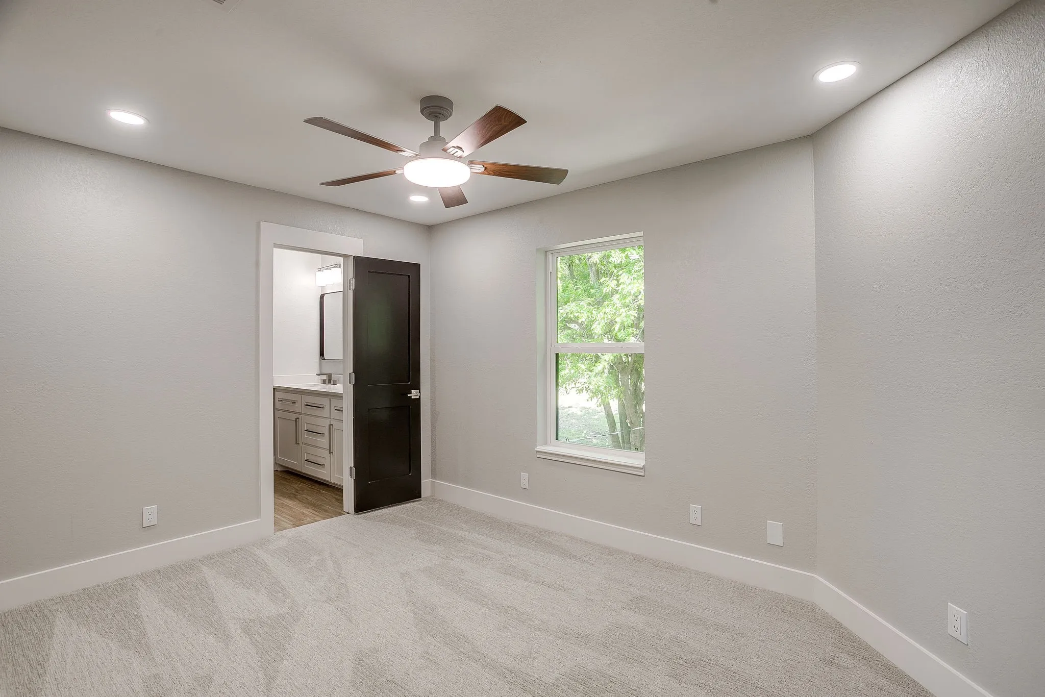 Single Family Residence For Sale in Parker County , 116 Remuda Drive, Fort Worth, Texas 76108, 3 Bedroom, 3 Bathroom, 2 Garage spaces, 2,267 Sqft, built in 1982, Preowned, mls#21243295, Real Estate Agent in Fort Worth, Homes For Sale in Parker county, Homes For Sale in Fort Worth, Realtor in Fort Worth Texas, Real Estate Brokerage Independent Realty Texas, Luminita Cordes Realtor