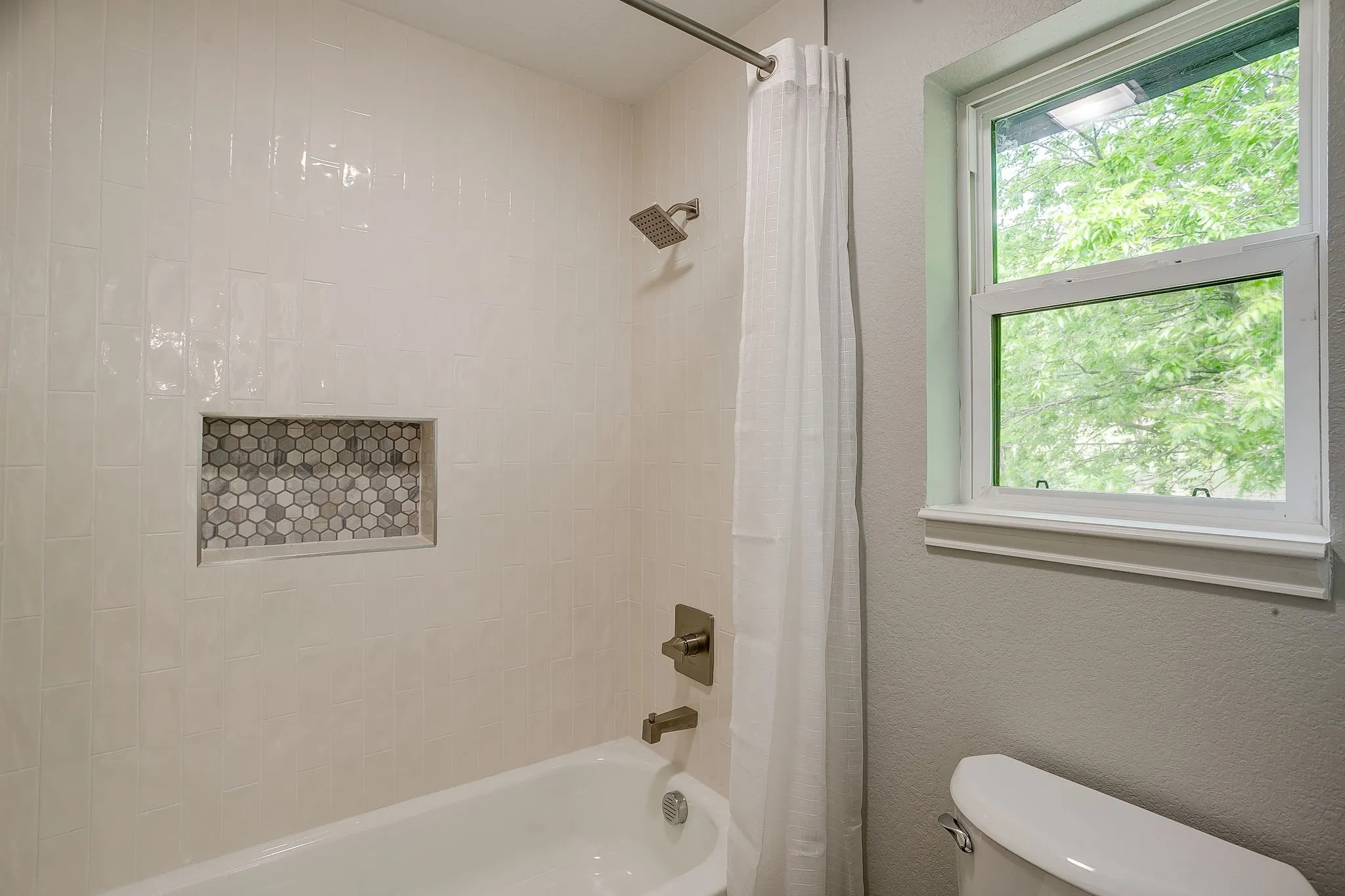 Single Family Residence For Sale in Parker County , 116 Remuda Drive, Fort Worth, Texas 76108, 3 Bedroom, 3 Bathroom, 2 Garage spaces, 2,267 Sqft, built in 1982, Preowned, mls#21243295, Real Estate Agent in Fort Worth, Homes For Sale in Parker county, Homes For Sale in Fort Worth, Realtor in Fort Worth Texas, Real Estate Brokerage Independent Realty Texas, Luminita Cordes Realtor