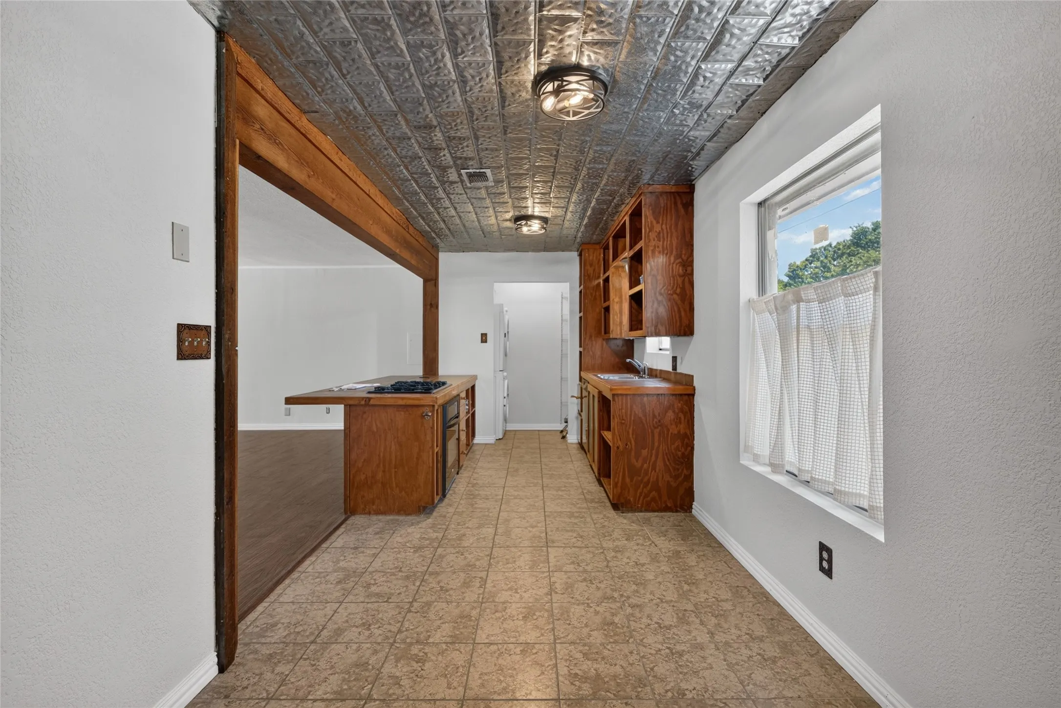 Single Family Residence For Sale in Parker County , 216 Rolling Hills Drive, Aledo, Texas 76008, 3 Bedroom, 2 Bathroom, Garage spaces, 1,698 Sqft, built in 1973, mls#21240447, Real Estate Agent in Aledo, Homes For Sale in Parker county, Homes For Sale in Aledo, Realtor in Aledo Texas, Real Estate Brokerage Independent Realty Texas, Luminita Cordes Realtor
