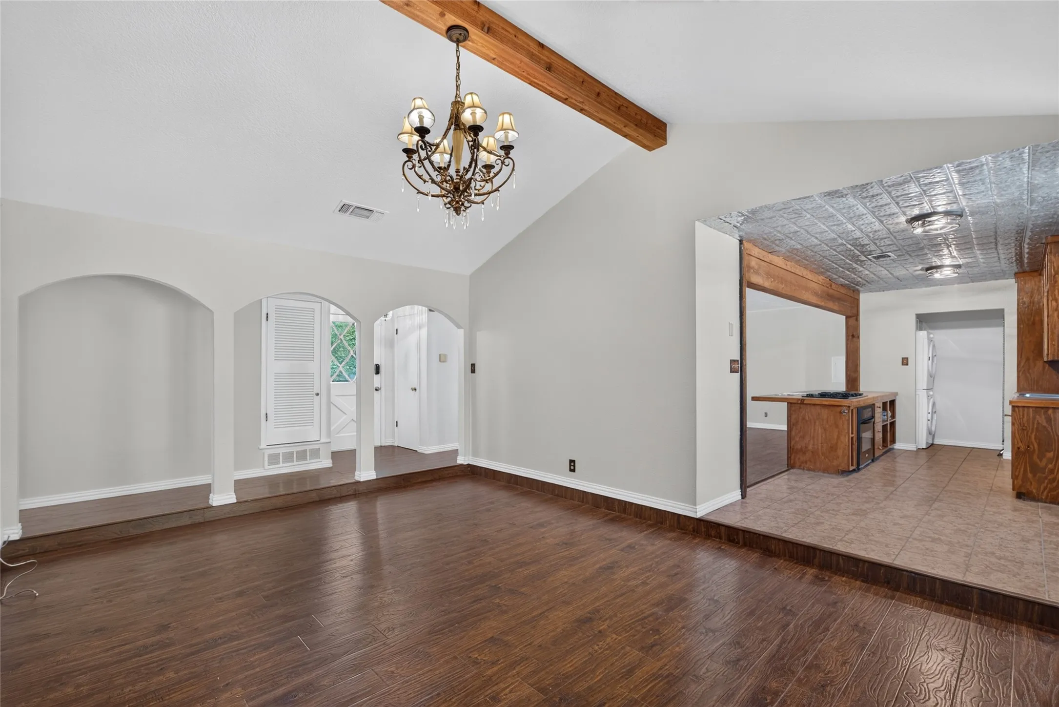 Single Family Residence For Sale in Parker County , 216 Rolling Hills Drive, Aledo, Texas 76008, 3 Bedroom, 2 Bathroom, Garage spaces, 1,698 Sqft, built in 1973, mls#21240447, Real Estate Agent in Aledo, Homes For Sale in Parker county, Homes For Sale in Aledo, Realtor in Aledo Texas, Real Estate Brokerage Independent Realty Texas, Luminita Cordes Realtor