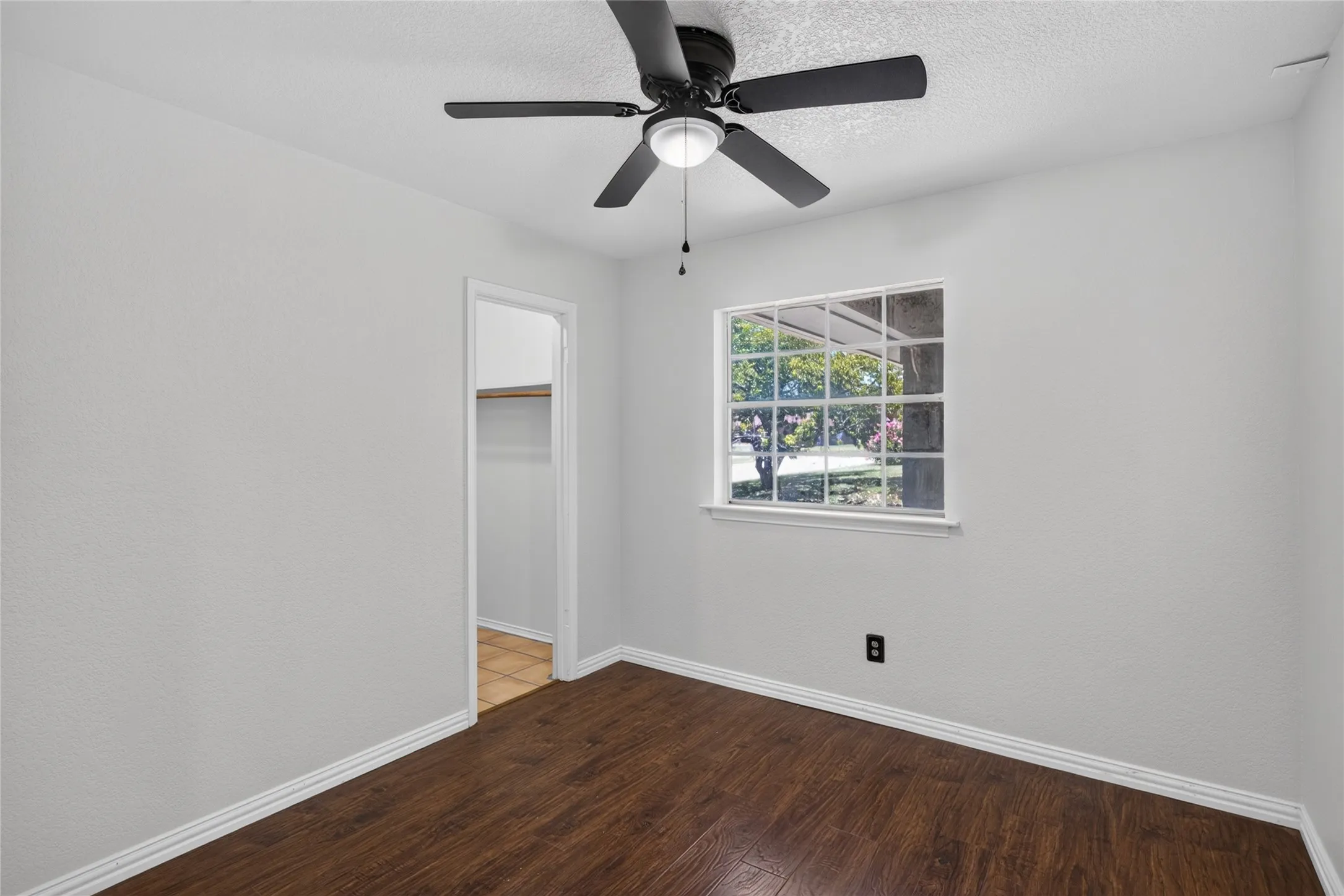 Single Family Residence For Sale in Parker County , 216 Rolling Hills Drive, Aledo, Texas 76008, 3 Bedroom, 2 Bathroom, Garage spaces, 1,698 Sqft, built in 1973, mls#21240447, Real Estate Agent in Aledo, Homes For Sale in Parker county, Homes For Sale in Aledo, Realtor in Aledo Texas, Real Estate Brokerage Independent Realty Texas, Luminita Cordes Realtor