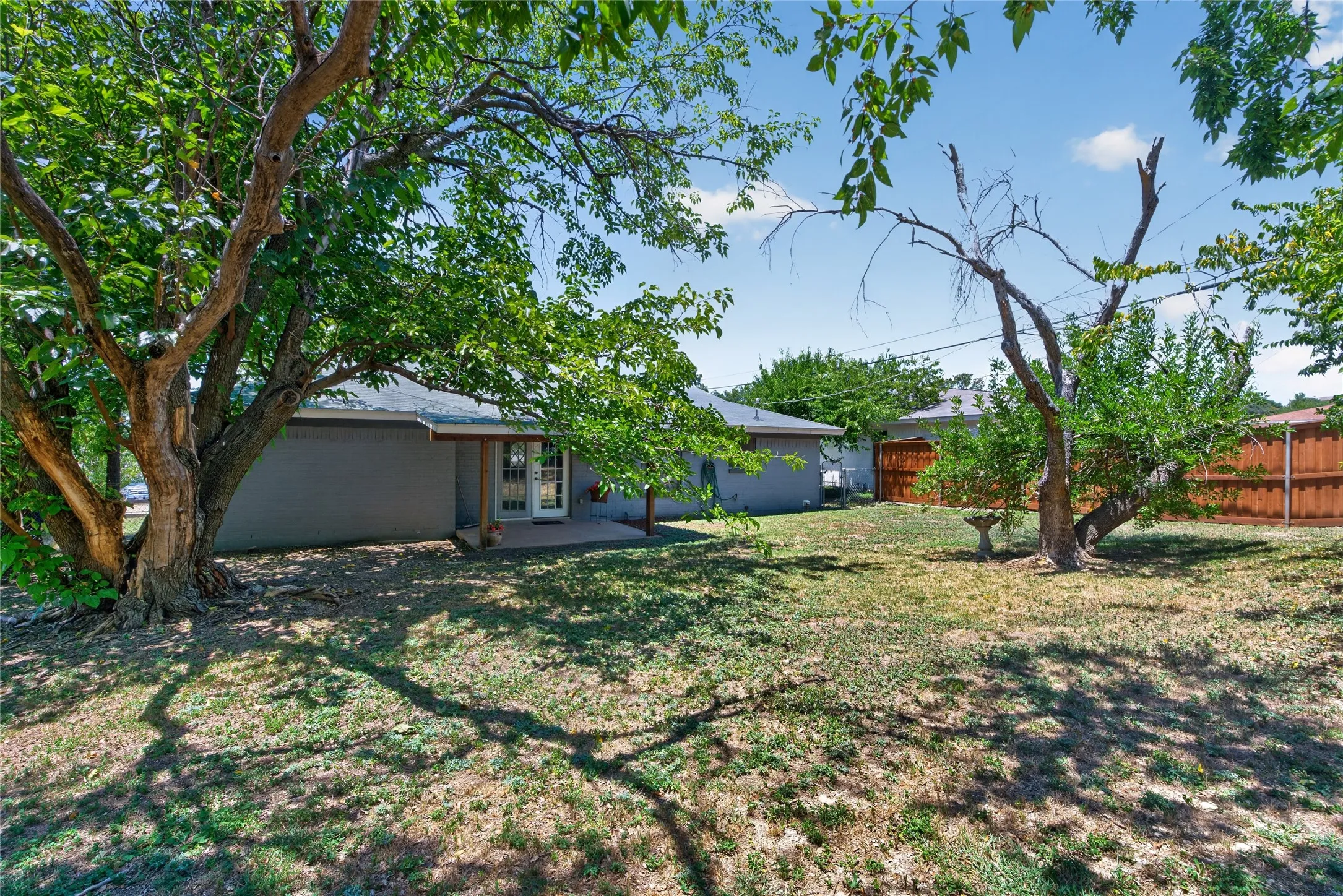 Single Family Residence For Sale in Parker County , 216 Rolling Hills Drive, Aledo, Texas 76008, 3 Bedroom, 2 Bathroom, Garage spaces, 1,698 Sqft, built in 1973, mls#21240447, Real Estate Agent in Aledo, Homes For Sale in Parker county, Homes For Sale in Aledo, Realtor in Aledo Texas, Real Estate Brokerage Independent Realty Texas, Luminita Cordes Realtor