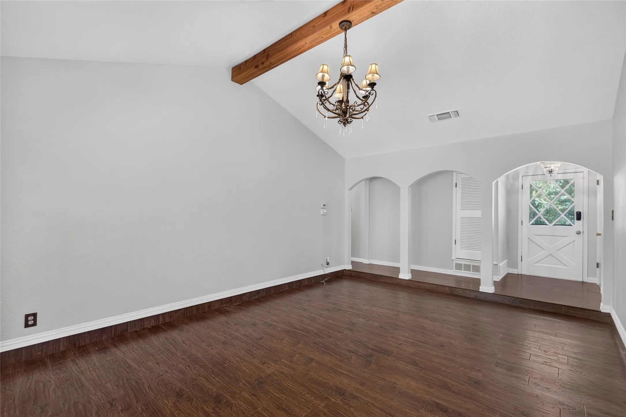 Single Family Residence For Sale in Parker County , 216 Rolling Hills Drive, Aledo, Texas 76008, 3 Bedroom, 2 Bathroom, Garage spaces, 1,698 Sqft, built in 1973, mls#21240447, Real Estate Agent in Aledo, Homes For Sale in Parker county, Homes For Sale in Aledo, Realtor in Aledo Texas, Real Estate Brokerage Independent Realty Texas, Luminita Cordes Realtor