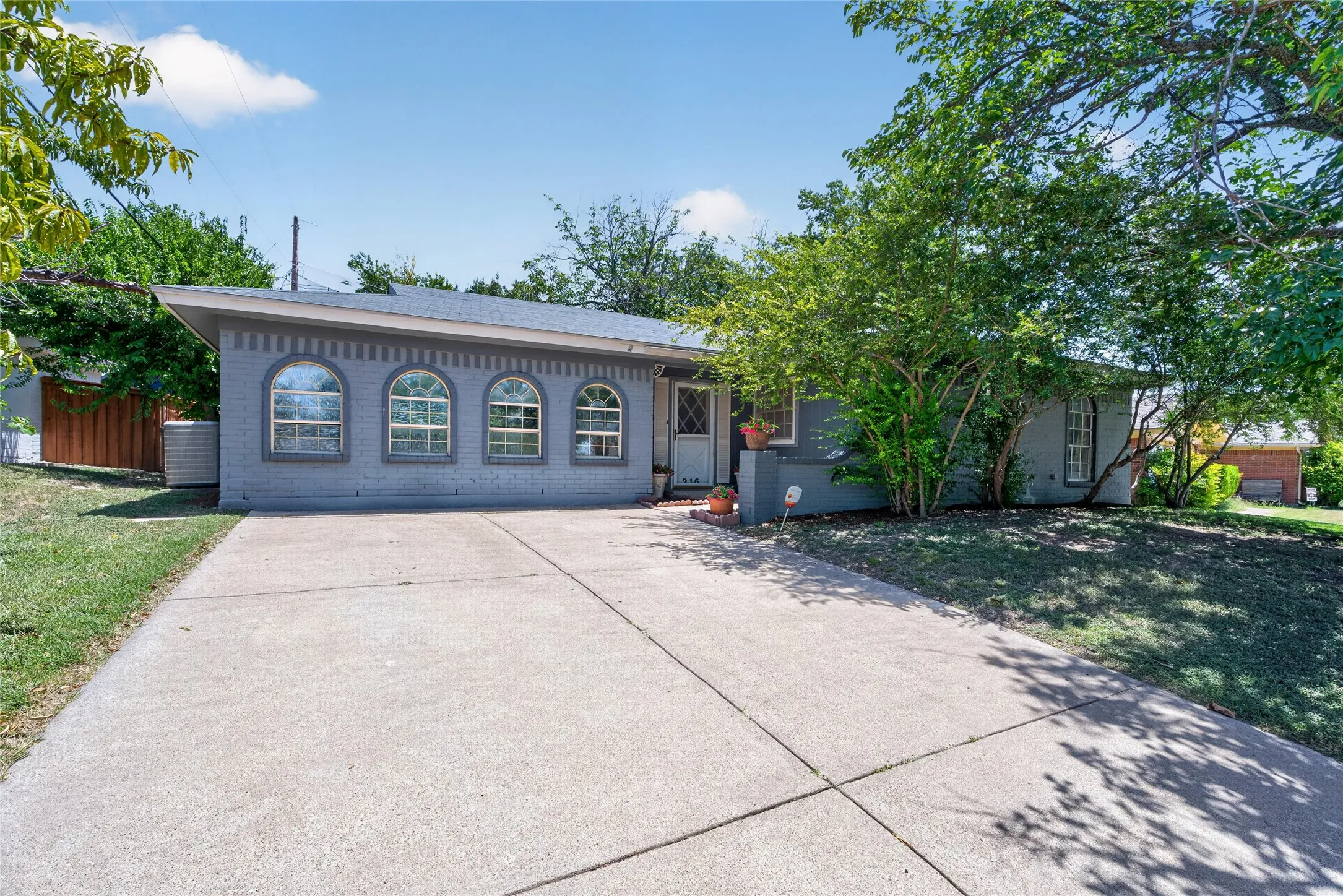 Single Family Residence For Sale in Parker County , 216 Rolling Hills Drive, Aledo, Texas 76008, 3 Bedroom, 2 Bathroom, Garage spaces, 1,698 Sqft, built in 1973, mls#21240447, Real Estate Agent in Aledo, Homes For Sale in Parker county, Homes For Sale in Aledo, Realtor in Aledo Texas, Real Estate Brokerage Independent Realty Texas, Luminita Cordes Realtor