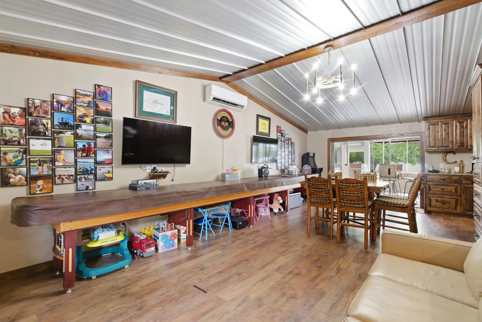 Plenty of space for entertaining!