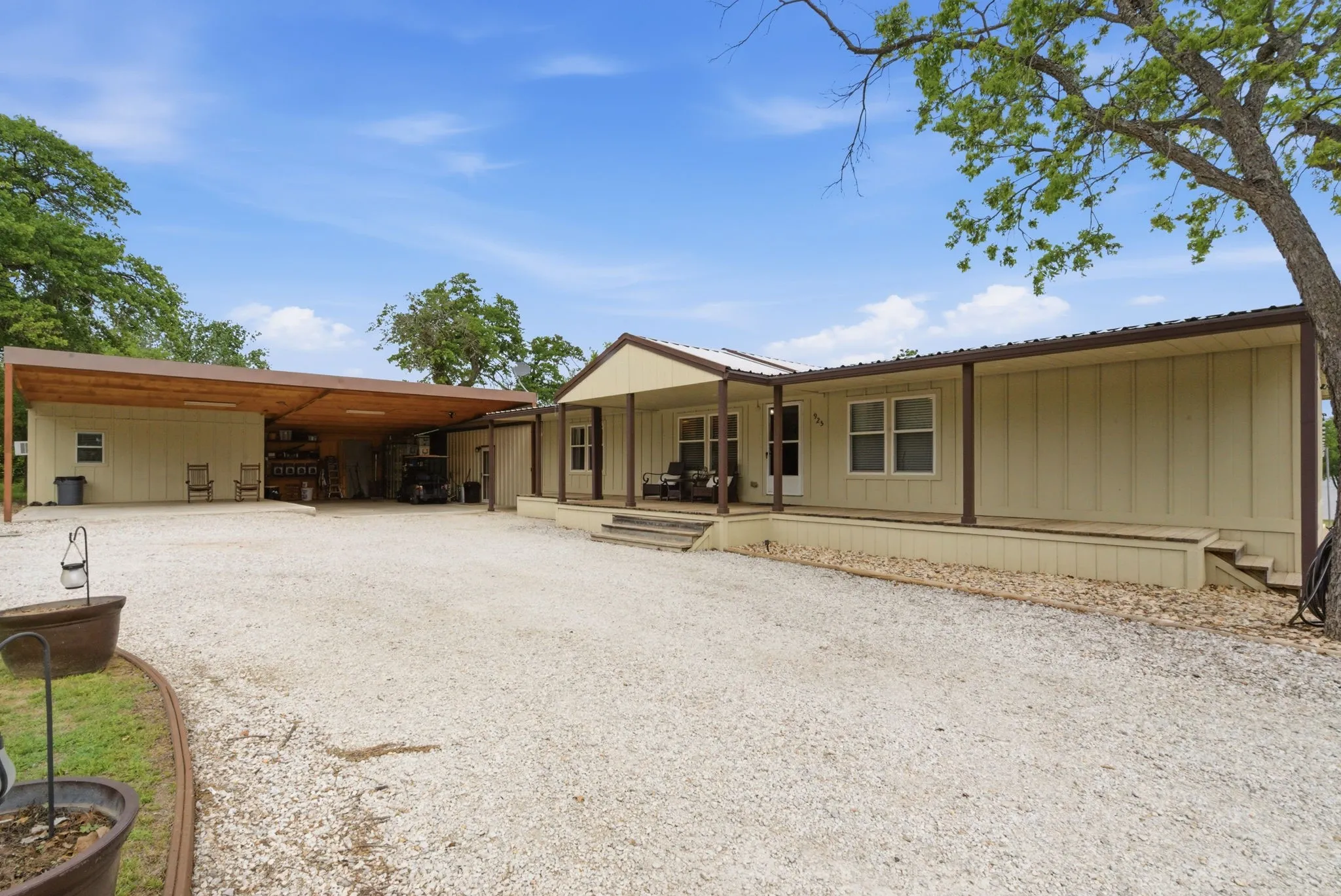 Manufactured Home For Sale in Eastland County , 925 County Road 237, Eastland, Texas 76448, 4 Bedroom, 3 Bathroom, Garage spaces, 1,717 Sqft, built in 2010, mls#21242888, Real Estate Agent in Eastland, Homes For Sale in Eastland county, Homes For Sale in Eastland, Realtor in Eastland Texas, Real Estate Brokerage Independent Realty Texas, Luminita Cordes Realtor