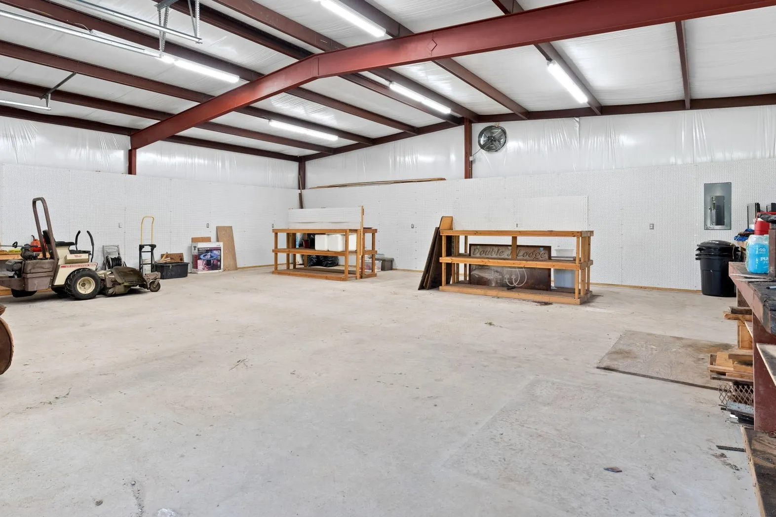 Single Family Residence For Sale in Grayson County , 254 Jackson Road, Whitewright, Texas 75491, 3 Bedroom, 2 Bathroom, 2 Garage spaces, 1,908 Sqft, built in 2020, Preowned, mls#21193984, Real Estate Agent in Whitewright, Homes For Sale in Grayson county, Homes For Sale in Whitewright, Realtor in Whitewright Texas, Real Estate Brokerage Independent Realty Texas, Luminita Cordes Realtor