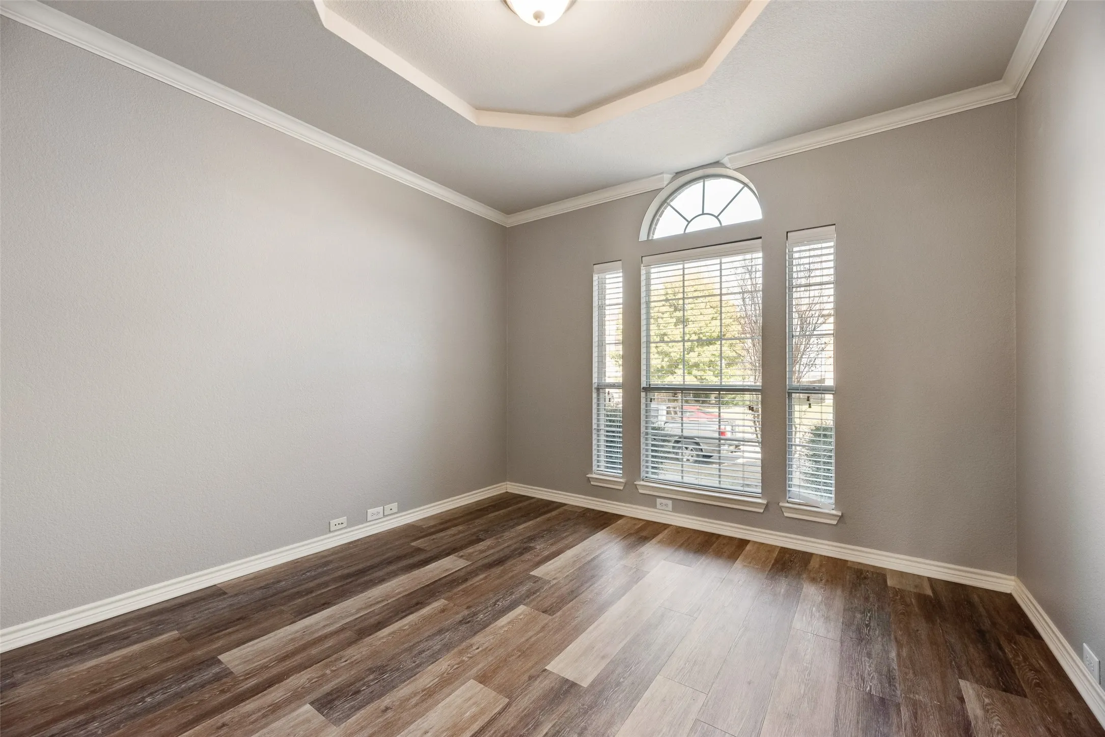 Single Family Residence For Sale in Collin County , 213 Palomino Court, Celina, Texas 75009, 5 Bedrooms, 4 Bathrooms, 3 Garage spaces, 3,402 Sqft, built in 2007, Preowned, Price $560,000, mls#21242829, Real Estate Agent in Celina, Homes For Sale in Collin county, Homes For Sale in Celina, Realtor in Celina Texas, Real Estate Brokerage Independent Realty Texas, Luminita Cordes Realtor