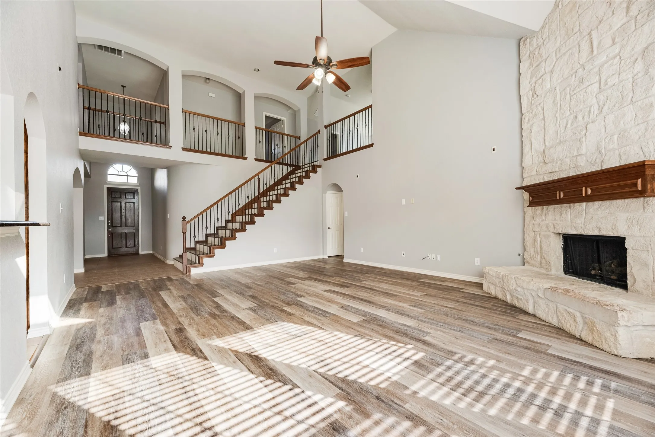 Single Family Residence For Sale in Collin County , 213 Palomino Court, Celina, Texas 75009, 5 Bedrooms, 4 Bathrooms, 3 Garage spaces, 3,402 Sqft, built in 2007, Preowned, Price $560,000, mls#21242829, Real Estate Agent in Celina, Homes For Sale in Collin county, Homes For Sale in Celina, Realtor in Celina Texas, Real Estate Brokerage Independent Realty Texas, Luminita Cordes Realtor