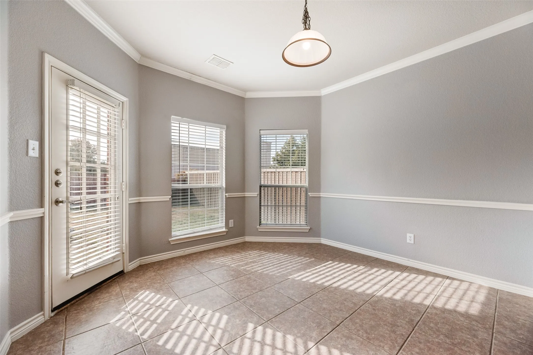 Single Family Residence For Sale in Collin County , 213 Palomino Court, Celina, Texas 75009, 5 Bedrooms, 4 Bathrooms, 3 Garage spaces, 3,402 Sqft, built in 2007, Preowned, Price $560,000, mls#21242829, Real Estate Agent in Celina, Homes For Sale in Collin county, Homes For Sale in Celina, Realtor in Celina Texas, Real Estate Brokerage Independent Realty Texas, Luminita Cordes Realtor