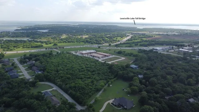 Proximity to the Lewisville Lake Toll Bridge